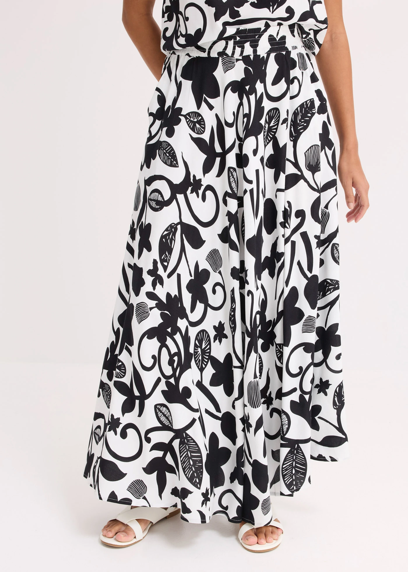 Jupe longue en viscose fluide • écru/noir floral • Boutique bonprix