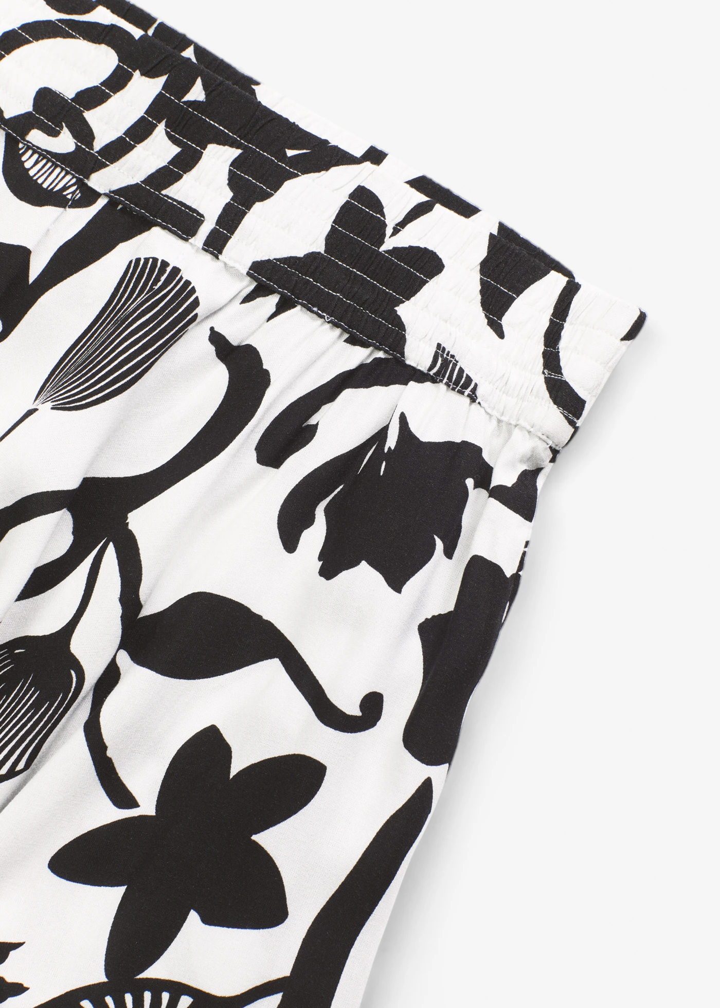 Jupe longue en viscose fluide • écru/noir floral • Boutique bonprix