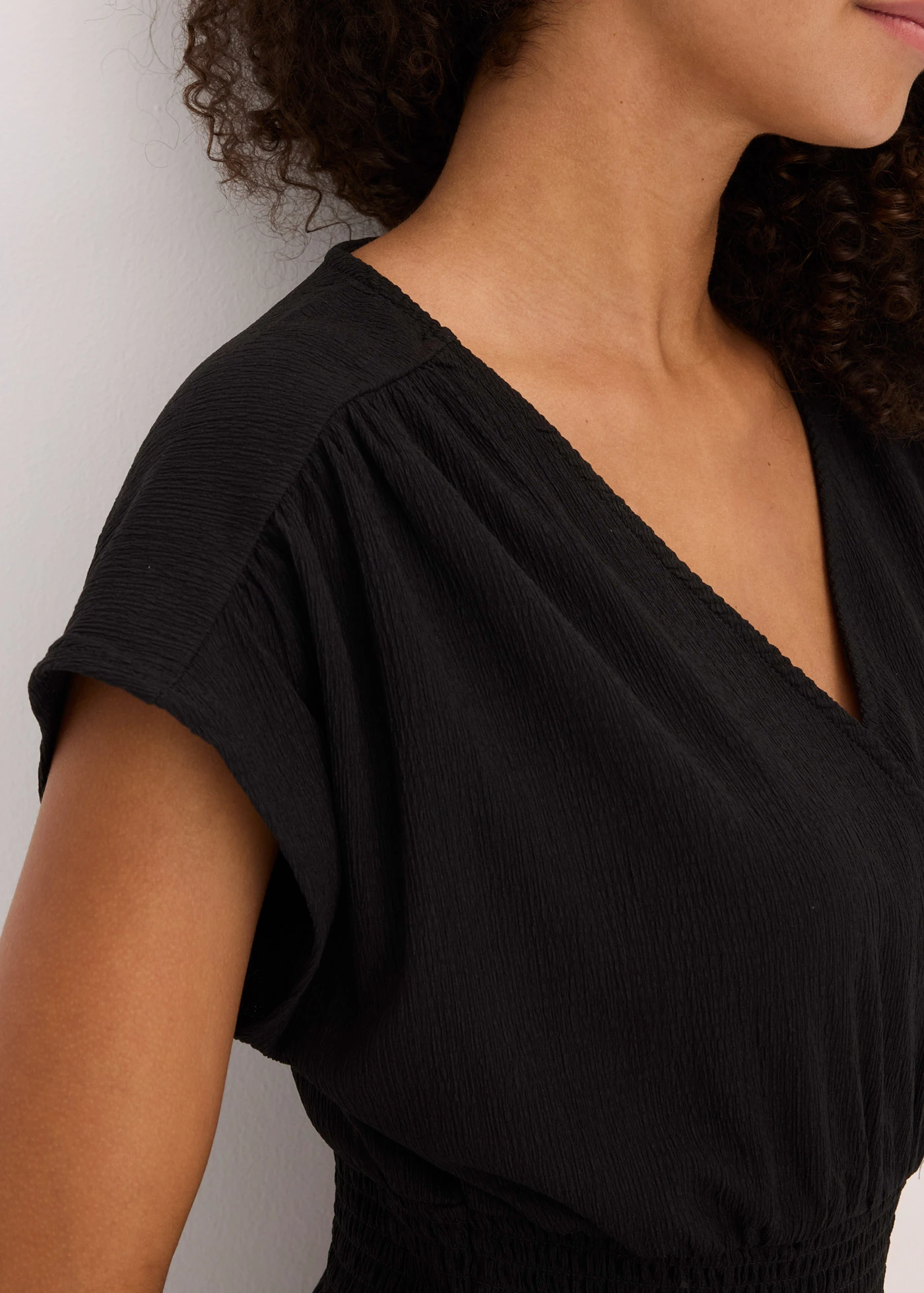 Robe en jersey crêpe aérien • noir • Boutique bonprix