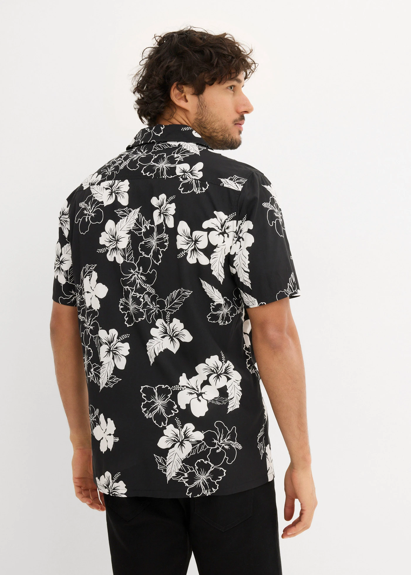 Overhemd met korte mouwen van viscose • zwart gebloemd • bonprix online shop