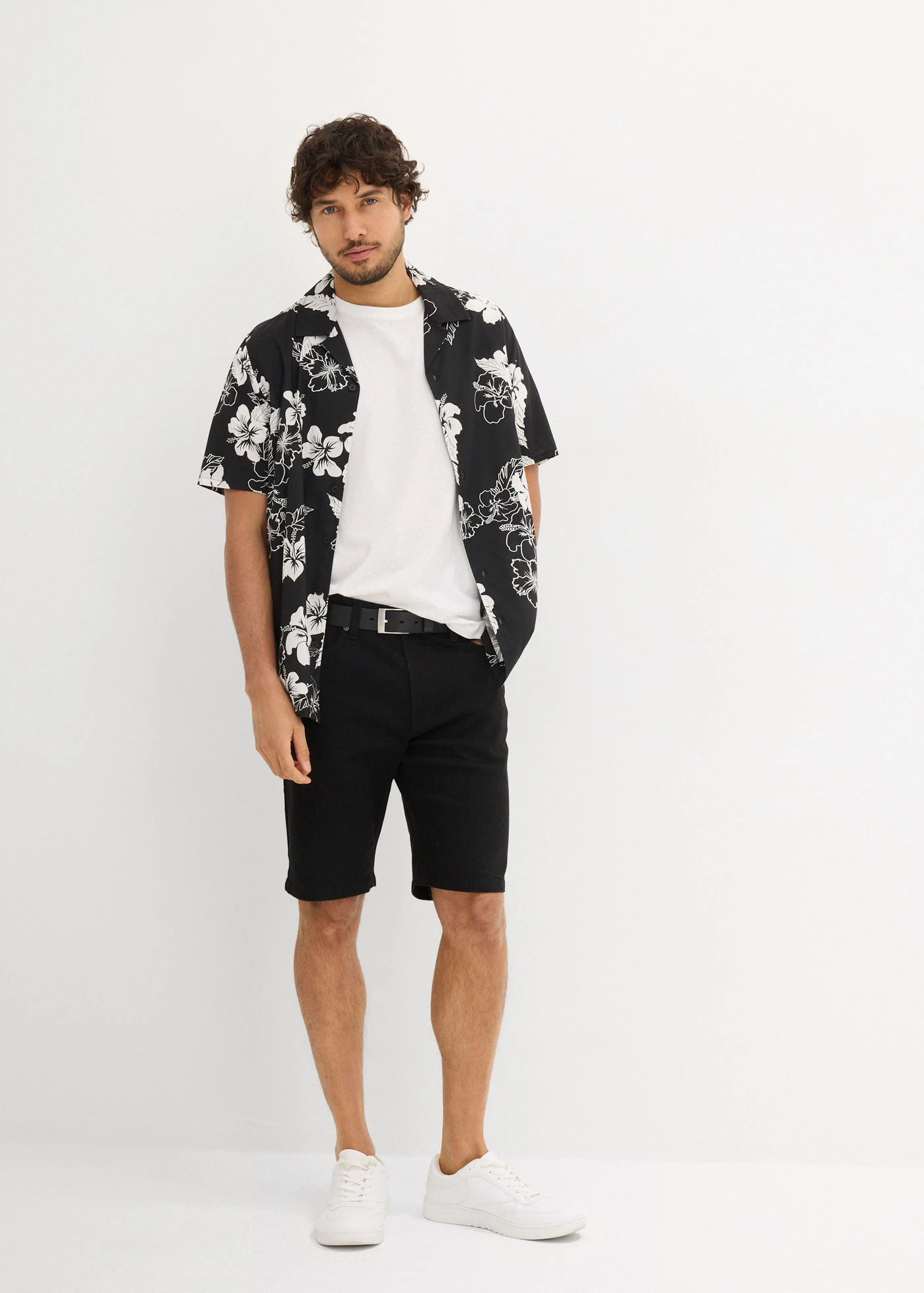 Overhemd met korte mouwen van viscose • zwart gebloemd • bonprix online shop