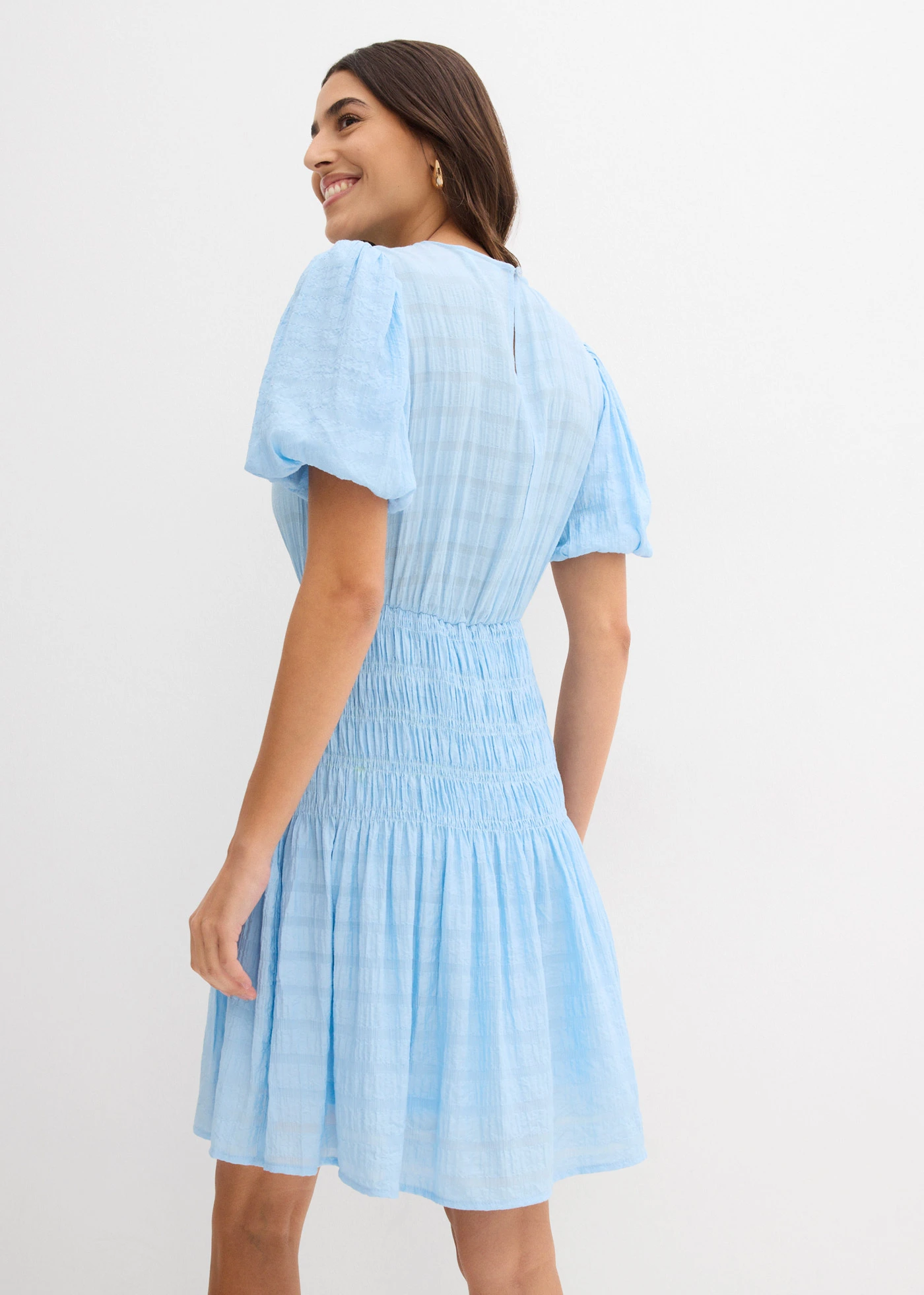 Mini jurk met gesmokt inzetstuk • lichtblauw • bonprix online shop