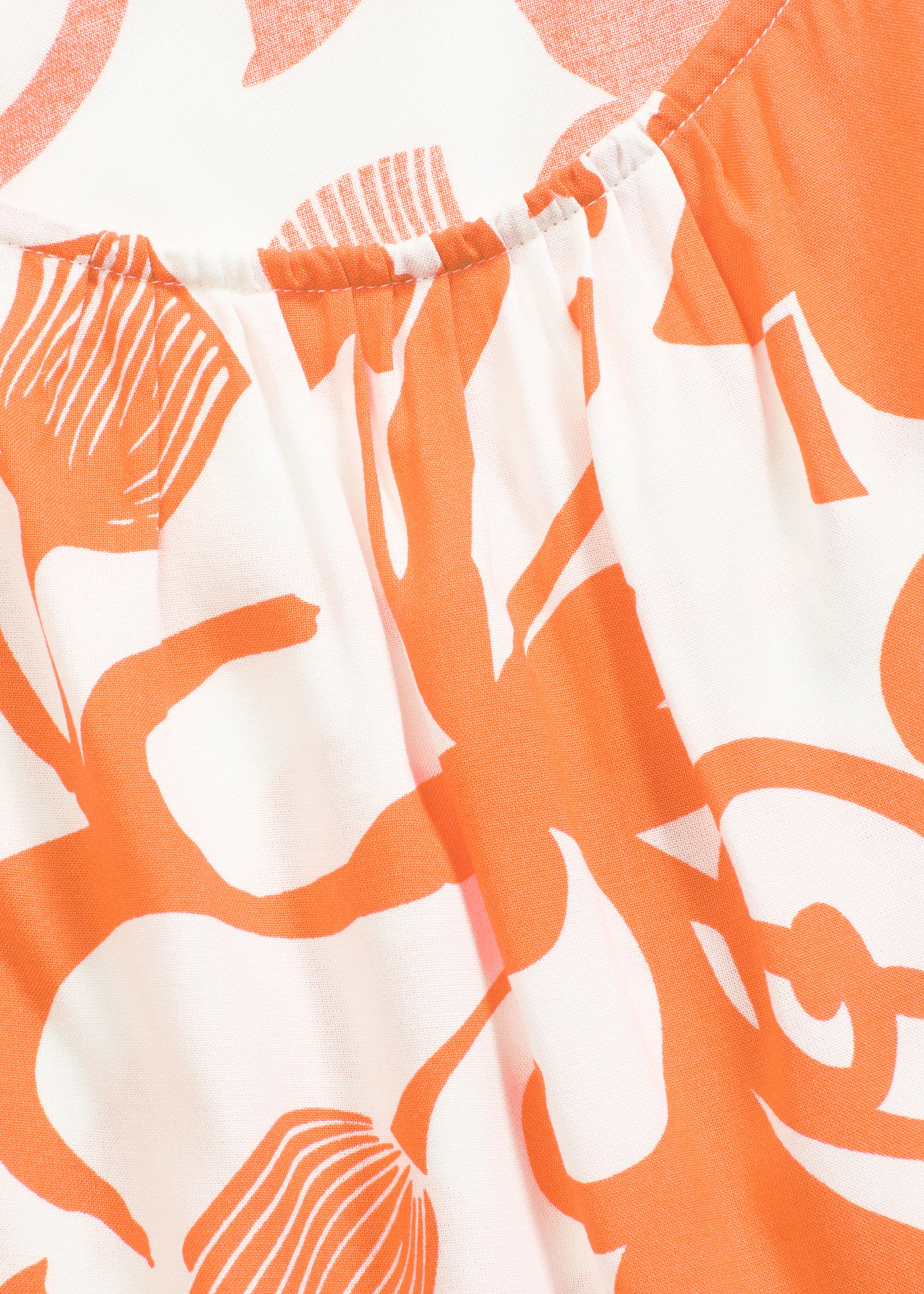 Zkrácený halenkový top ze splývavé viskózy • přírodní bílo-mango s květy • bonprix obchod