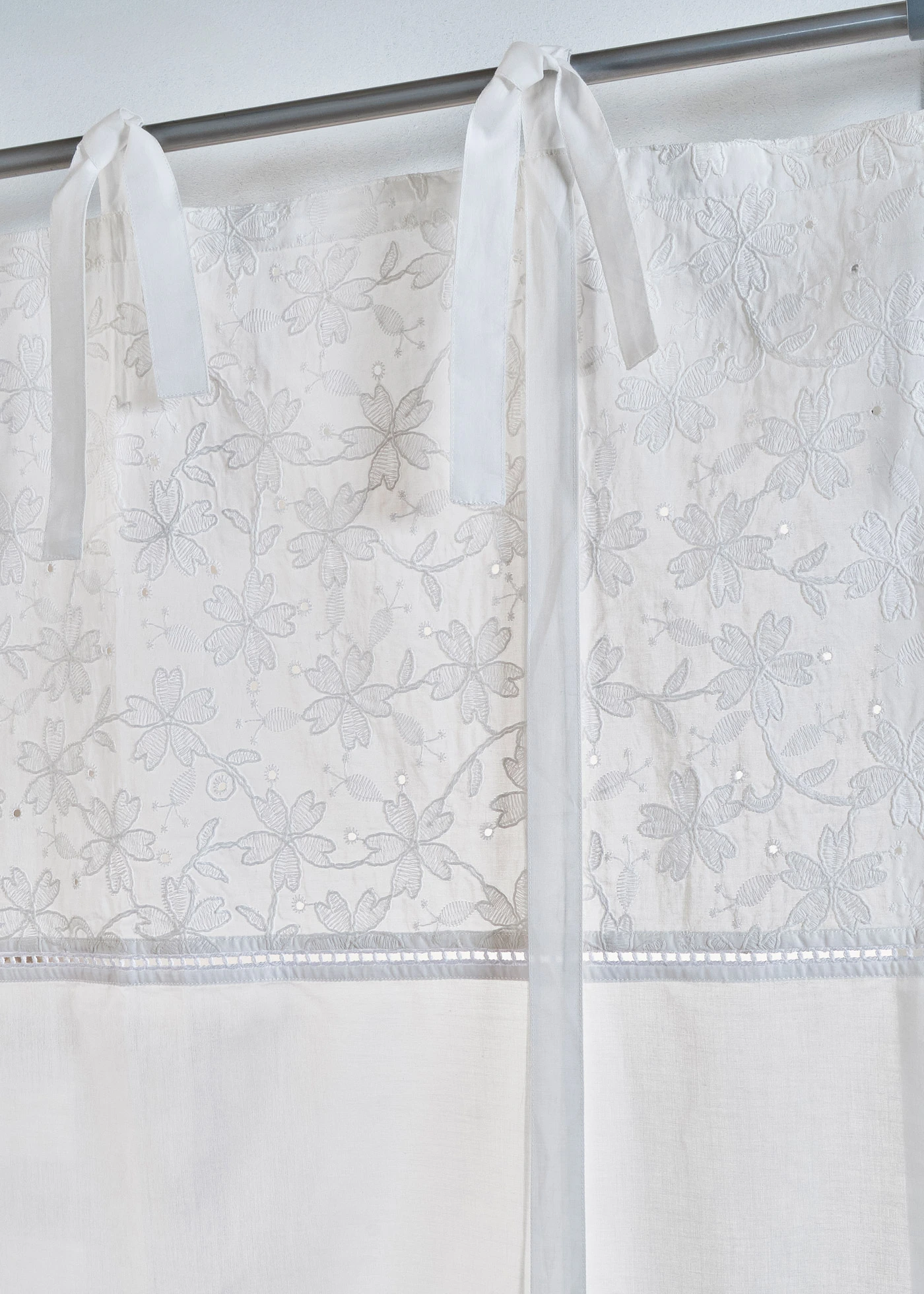 Vouwgordijn met borduursel • wit • bonprix online shop