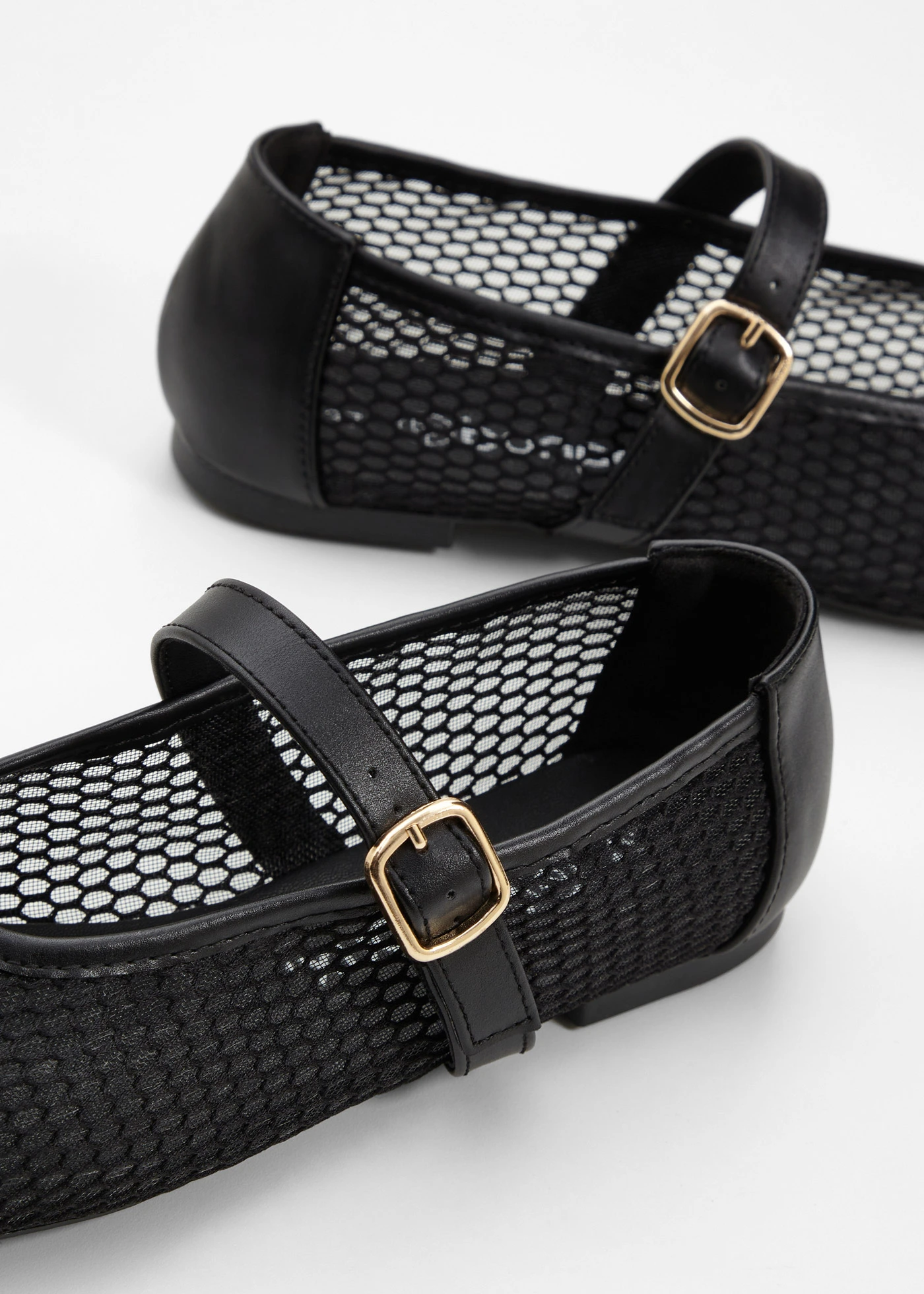 Ballerines avec résille • noir • product-page.page-title-suffix