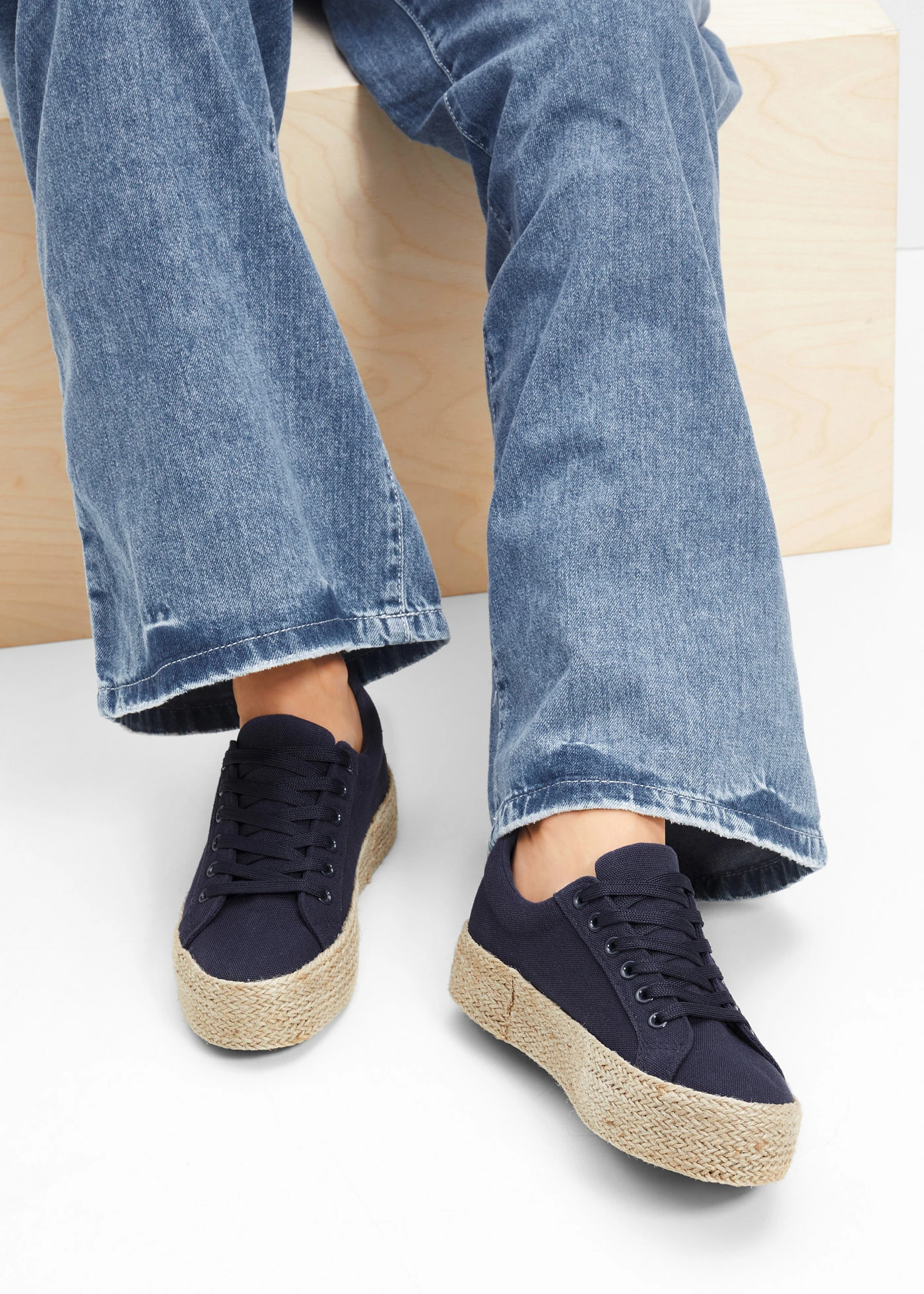 Tennis en toile à plateforme • bleu foncé • Boutique bonprix