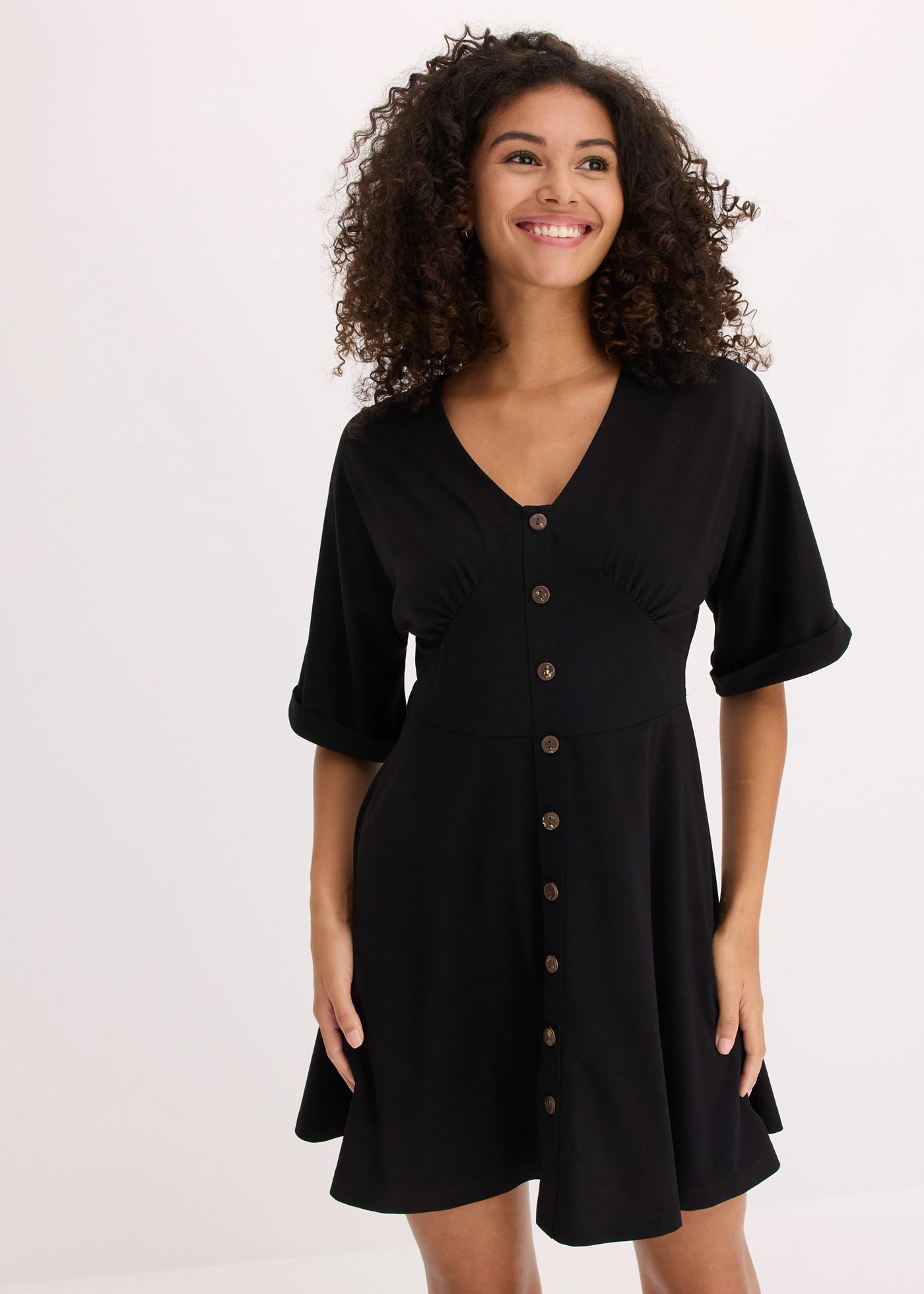 Robe courte et cintrée • noir • Boutique bonprix