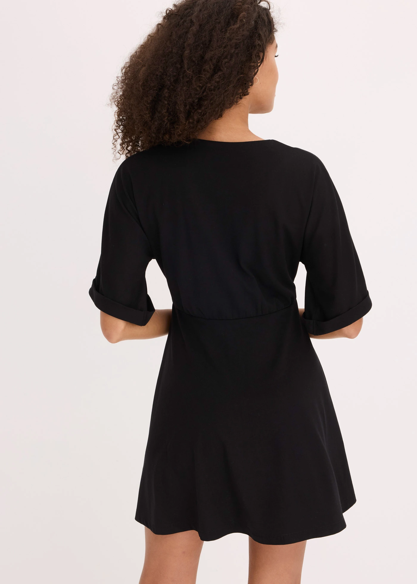 Robe courte et cintrée • noir • Boutique bonprix