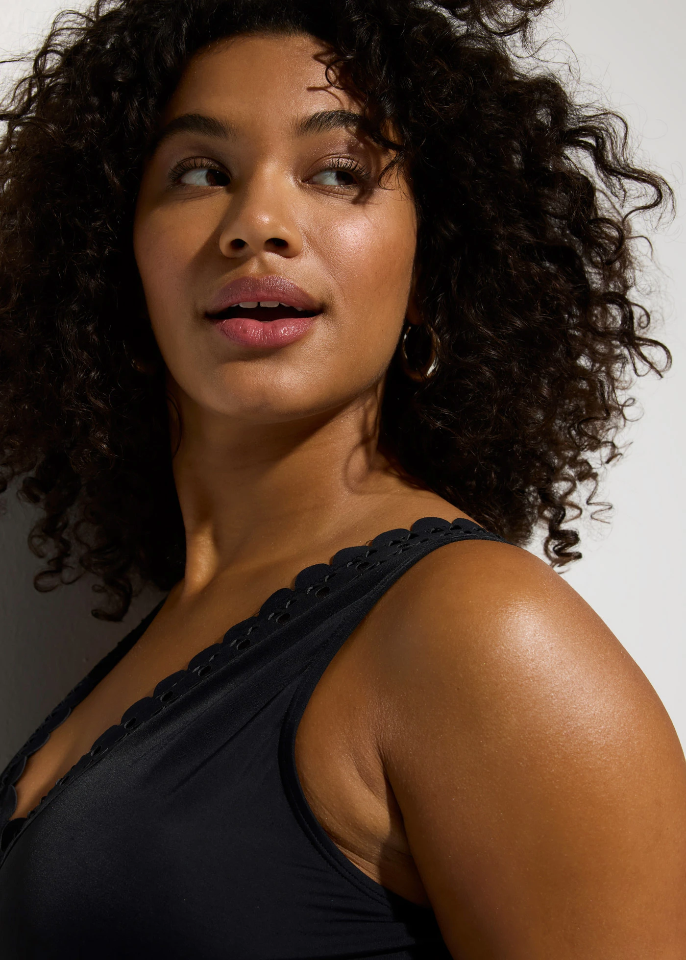 Badpak met inzetstukken in lasercut • zwart plus size • bonprix online shop