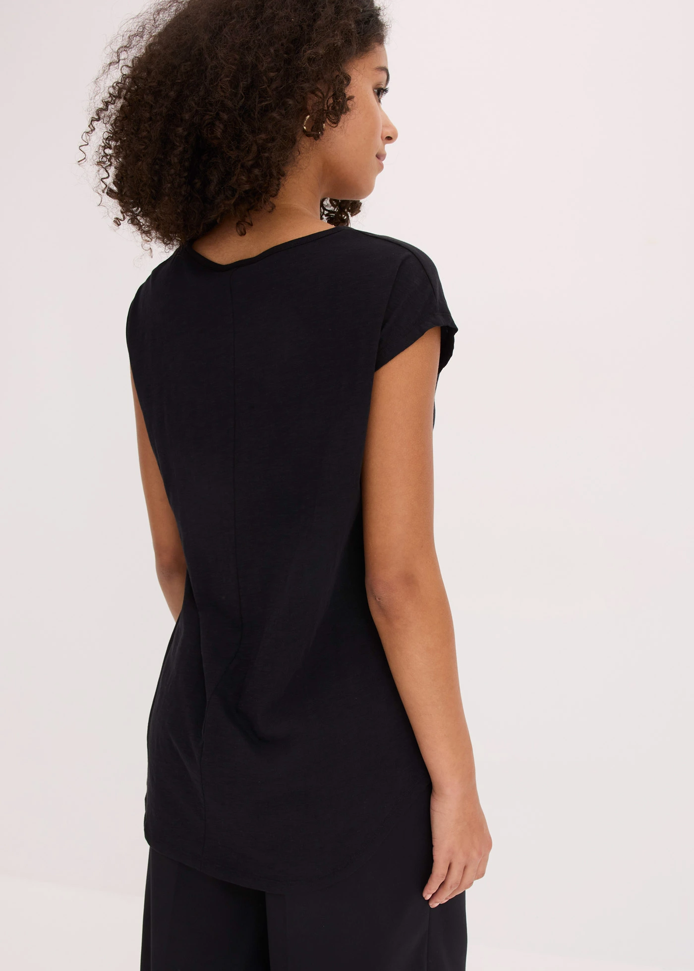 T-shirt long 100% coton • noir • Boutique bonprix