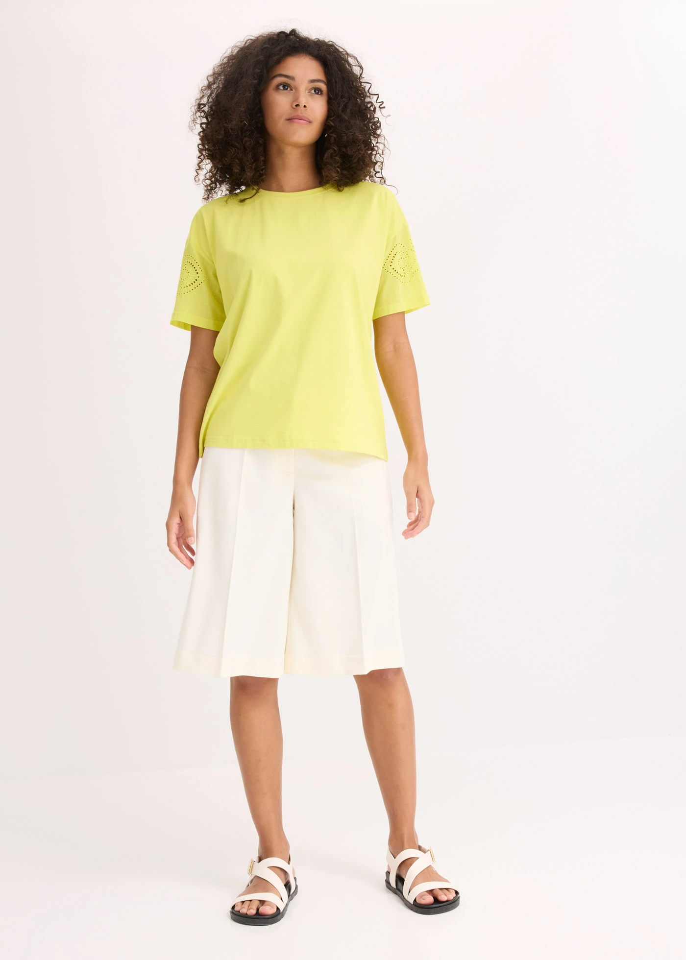 Tricou cu broderie perforată • galben citric • magazin bonprix