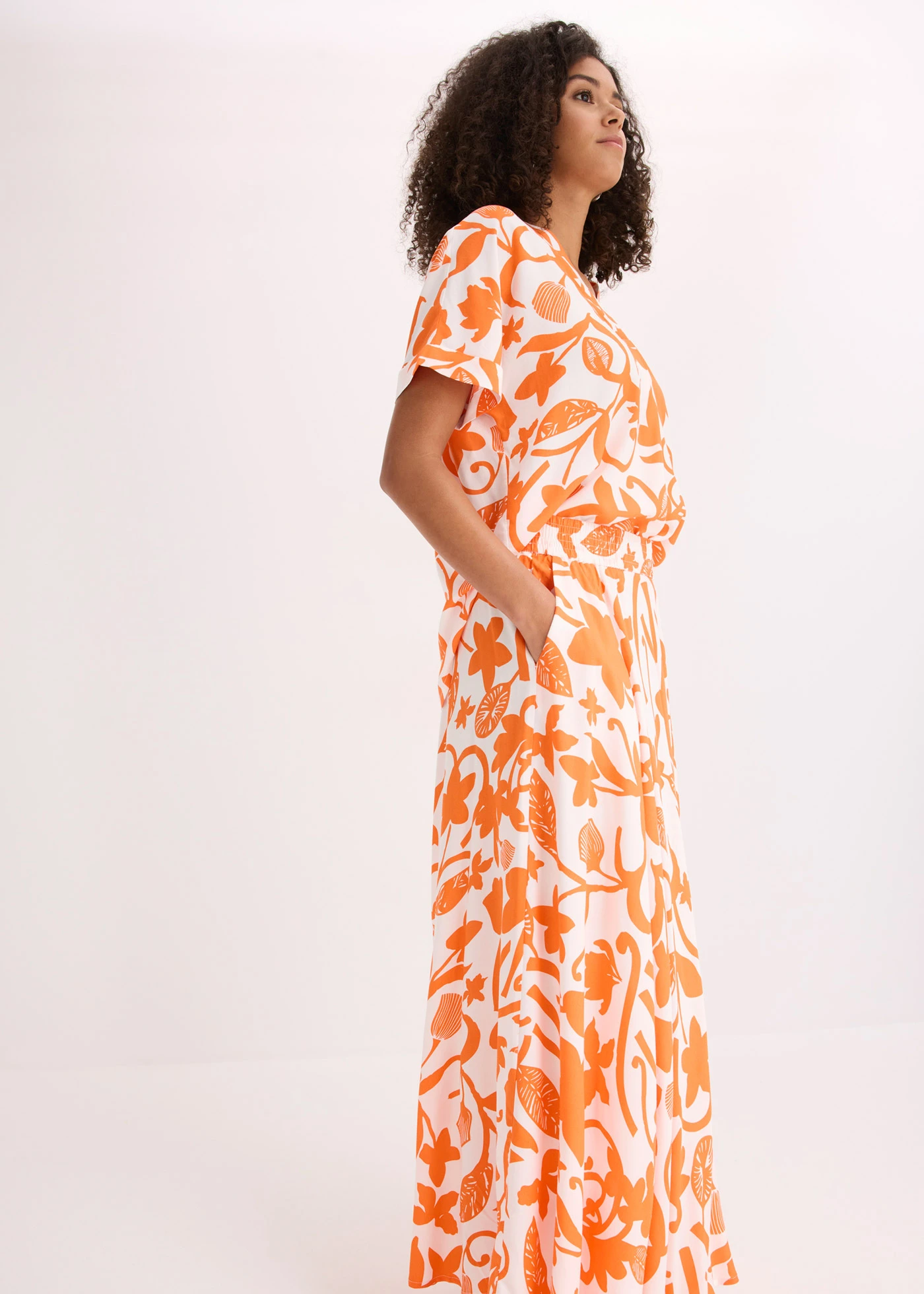 Jupe longue en viscose fluide • écru/mangue floral • Boutique bonprix