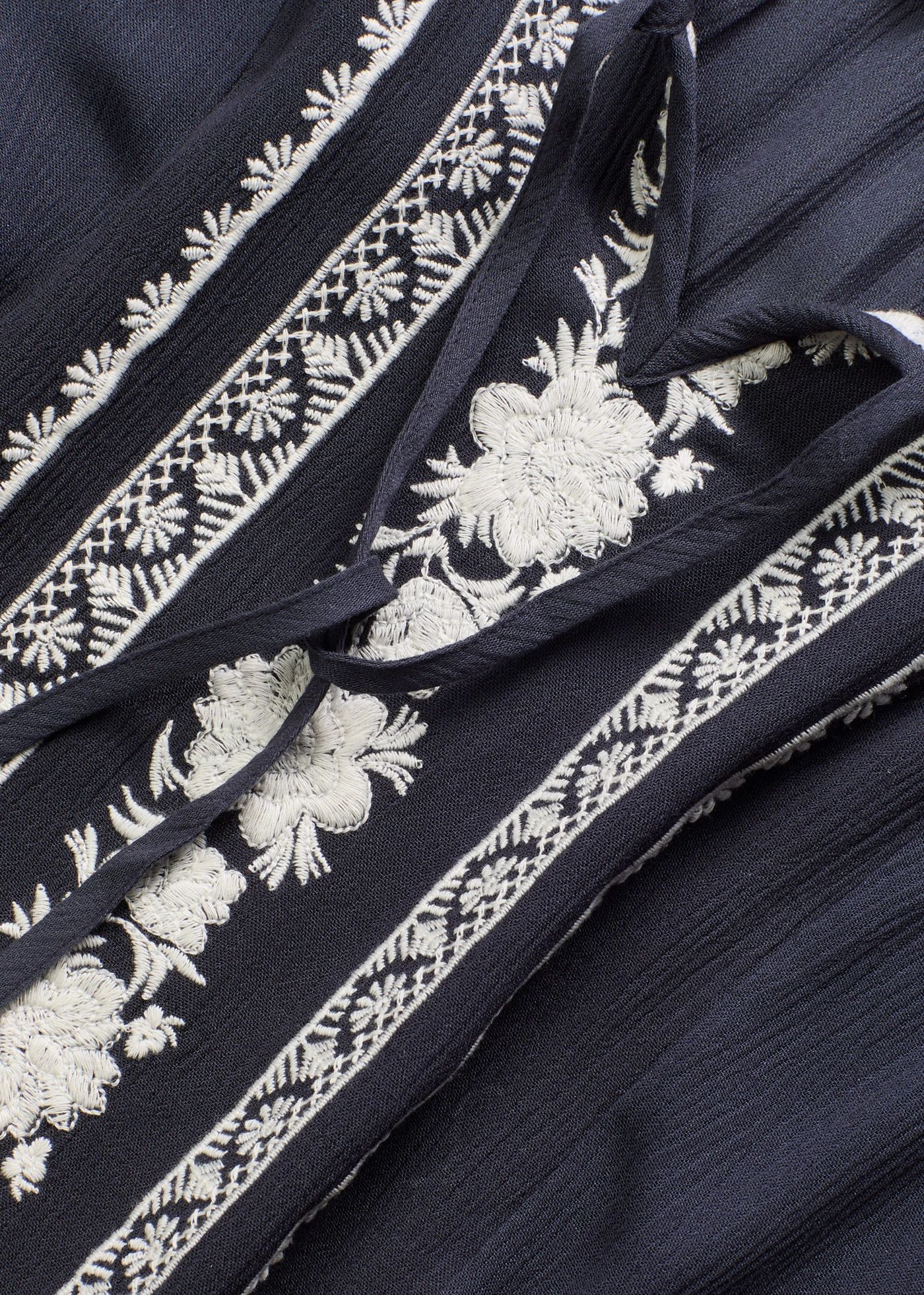 Blouse met borduursel • nachtblauw-beige • bonprix online shop