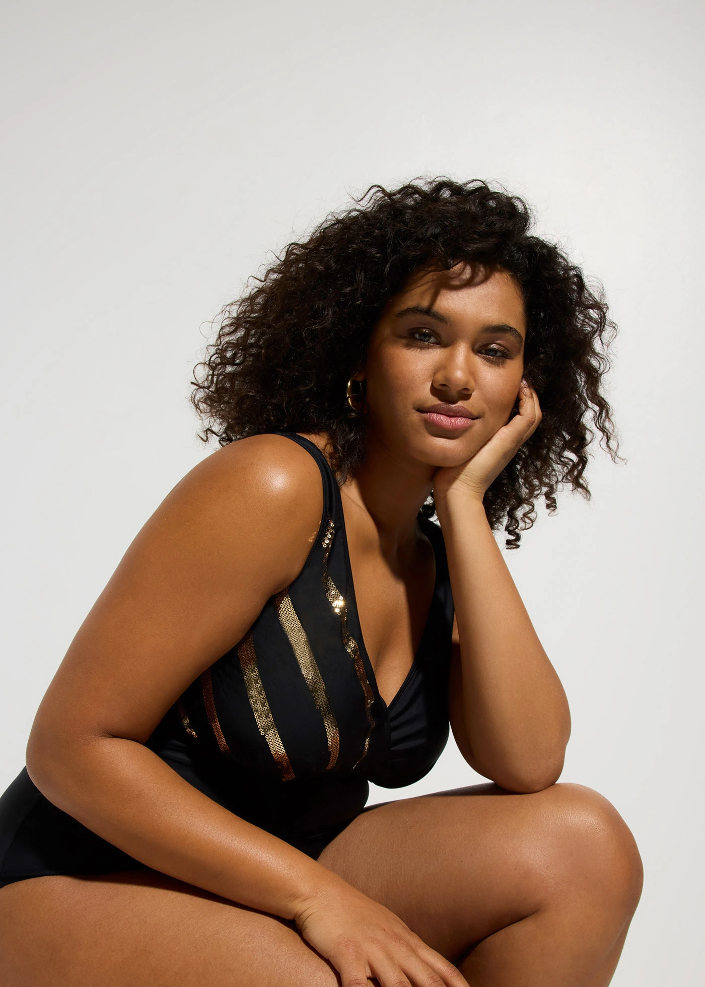 Costum de baie cu paiete • negru/auriu • magazin bonprix