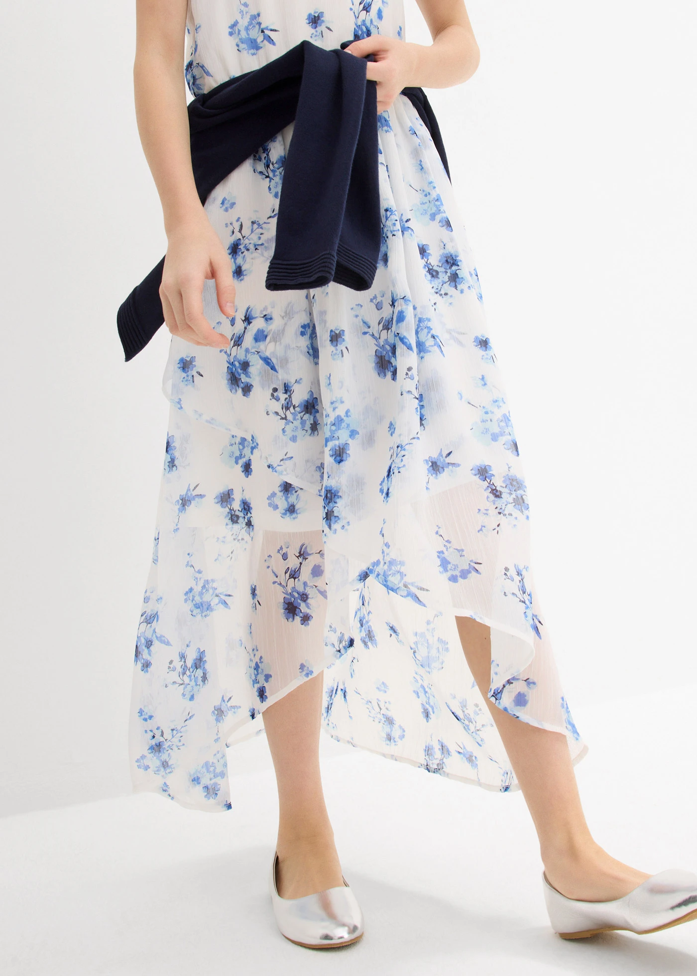 Robe en tissu créponné • écru-bleu nuit floral • Boutique bonprix