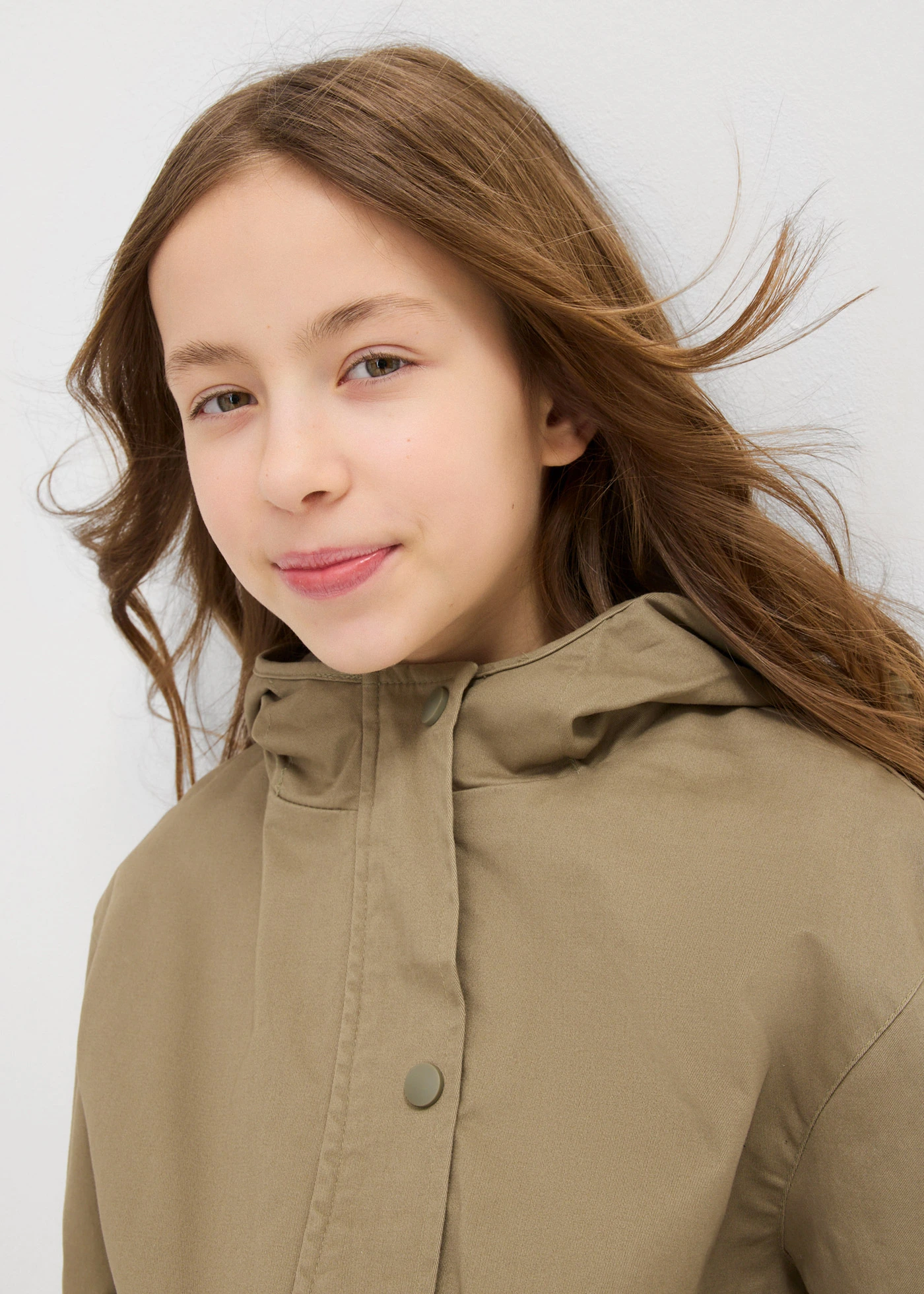 Keprová bunda s nakládanými kapsami a kapucí • olivová • bonprix obchod