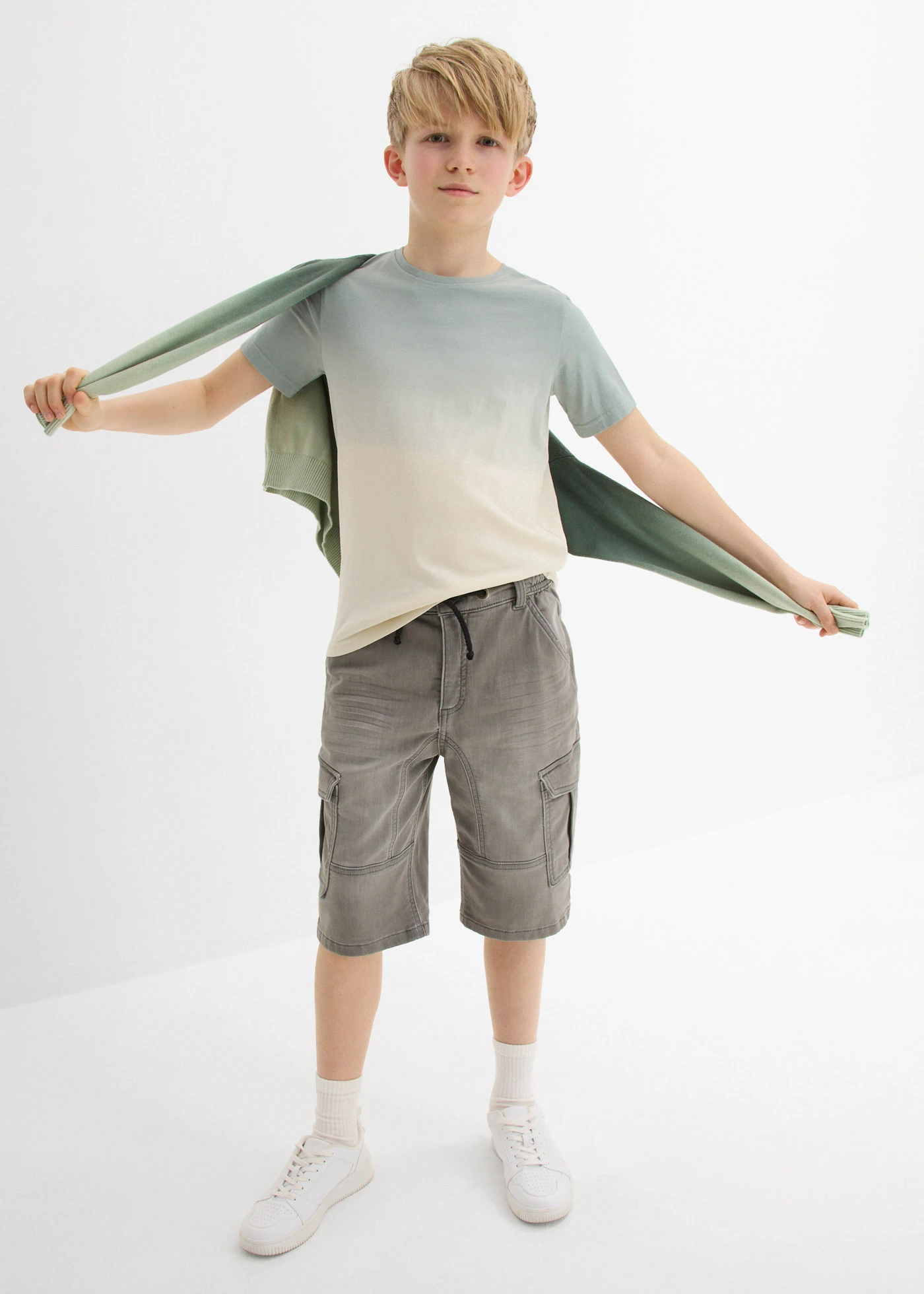 Tricou în degrade cromatic, 100% din bumbac • verde fumuriu-bej natur • magazin bonprix