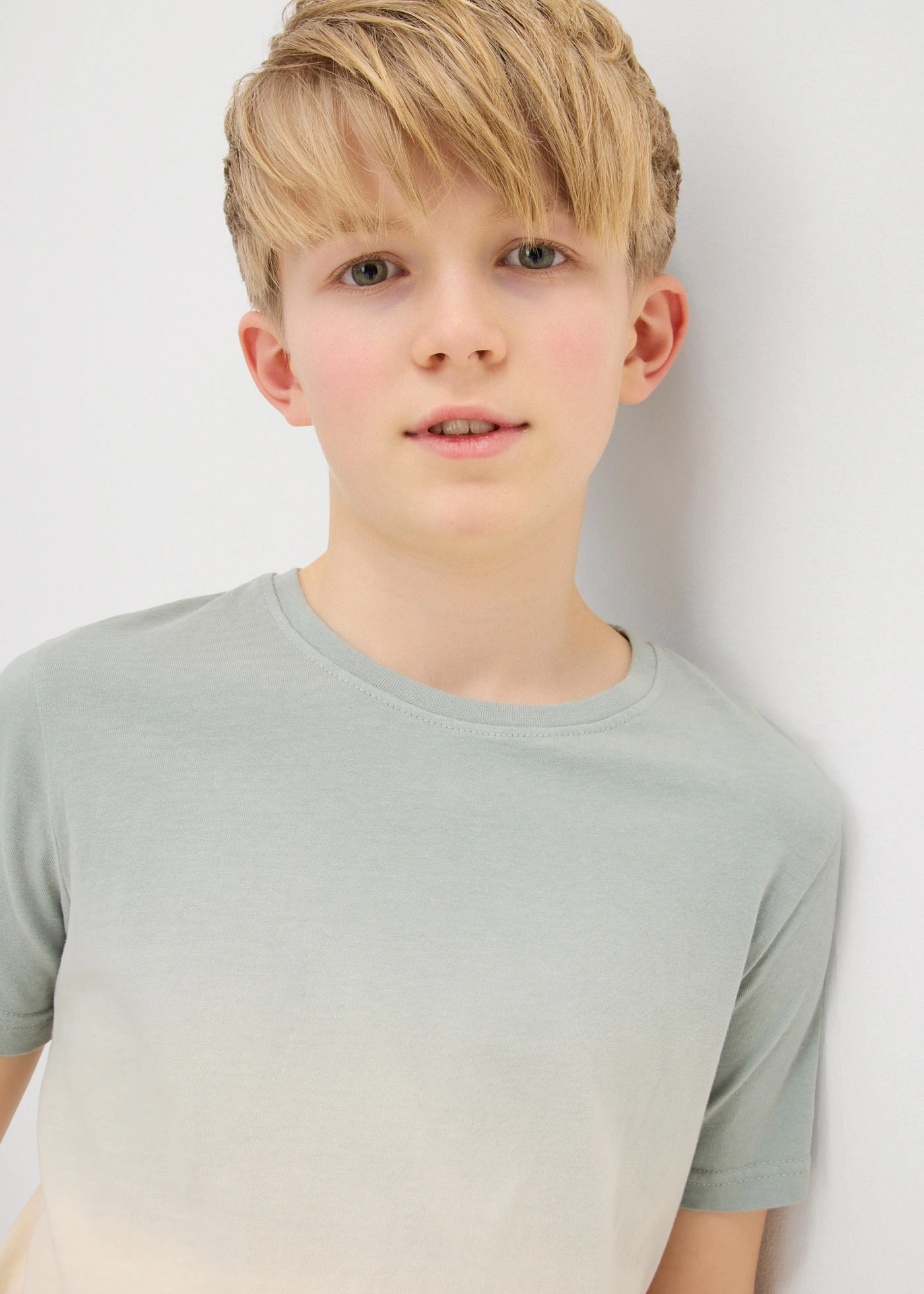 T-shirt met kleurverloop • rookgroen-naturel • bonprix online shop