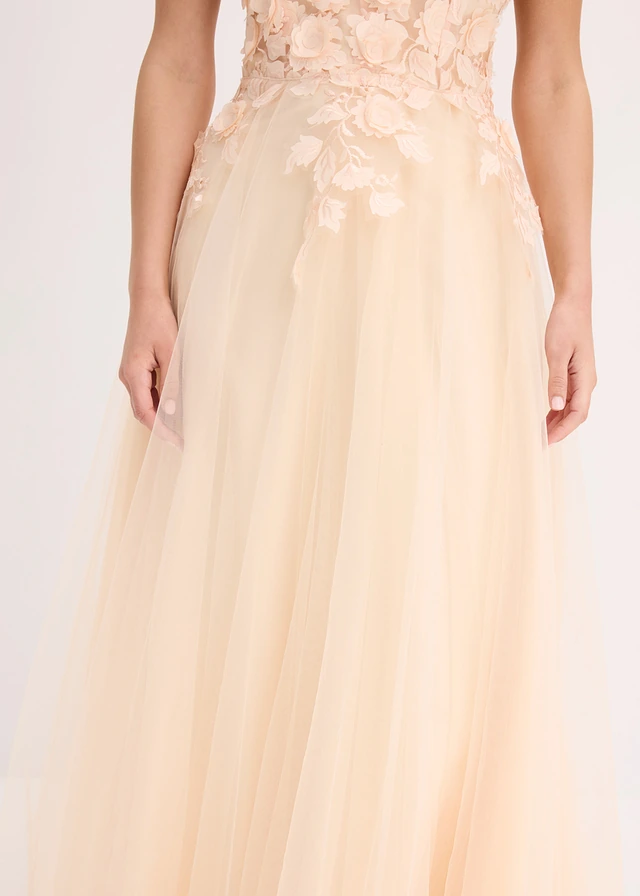Maxi jurk van fijne tule met bloemenapplicatie • champagnekleur • product-page.page-title-suffix