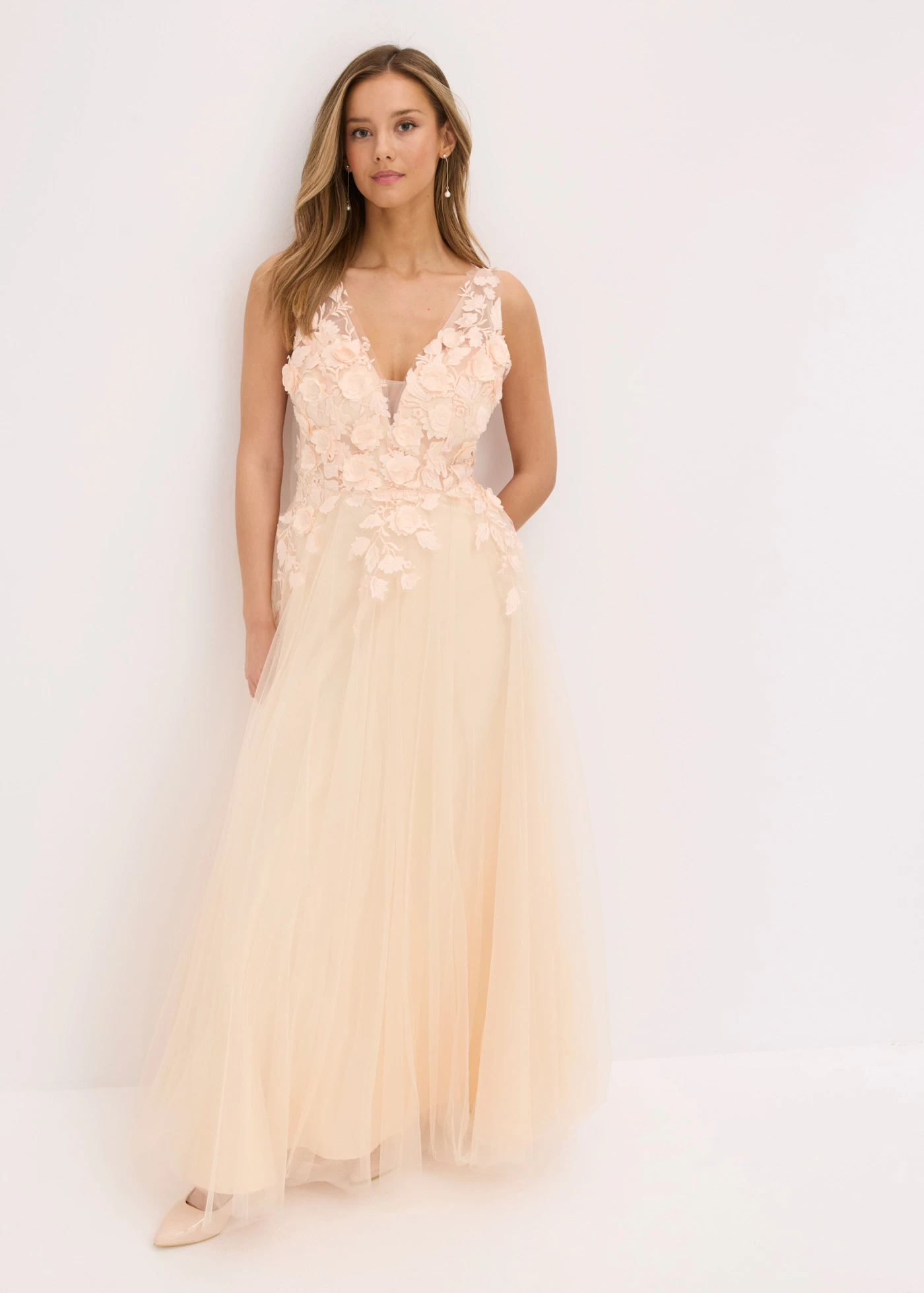 Maxi jurk van fijne tule met bloemenapplicatie • champagnekleur • bonprix online shop