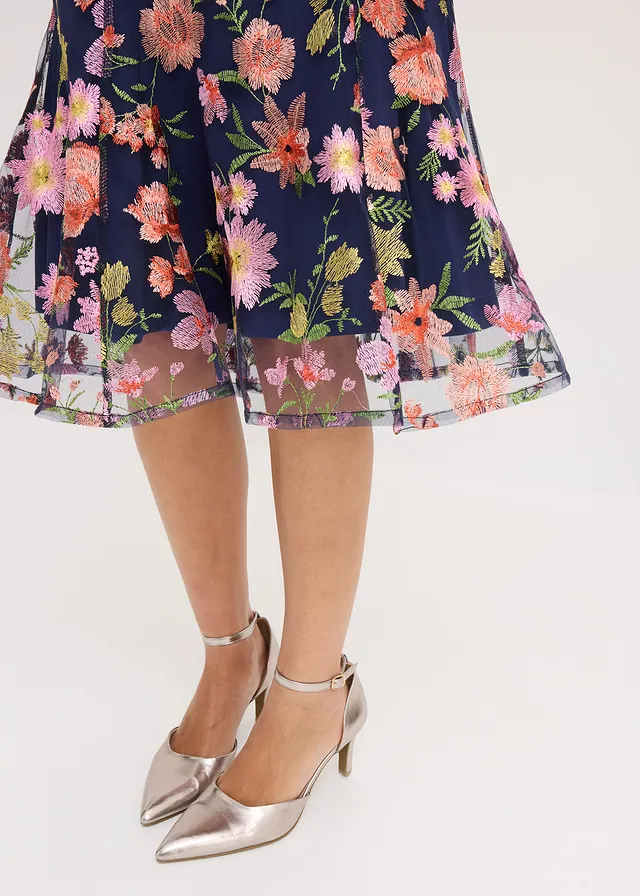 Midi jurk met bloemenborduursel • donkerblauw gebloemd • product-page.page-title-suffix