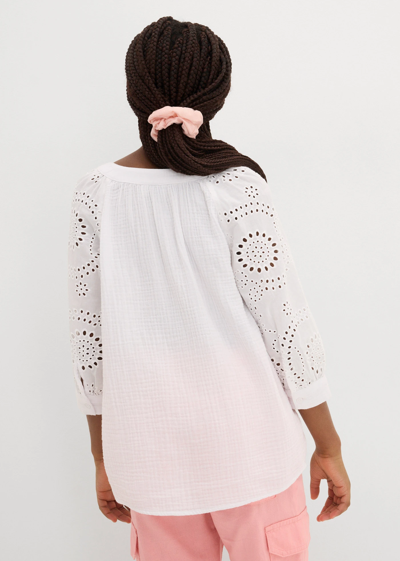 Tuniková halenka ze vzdušného mušelínu • bílá • bonprix obchod