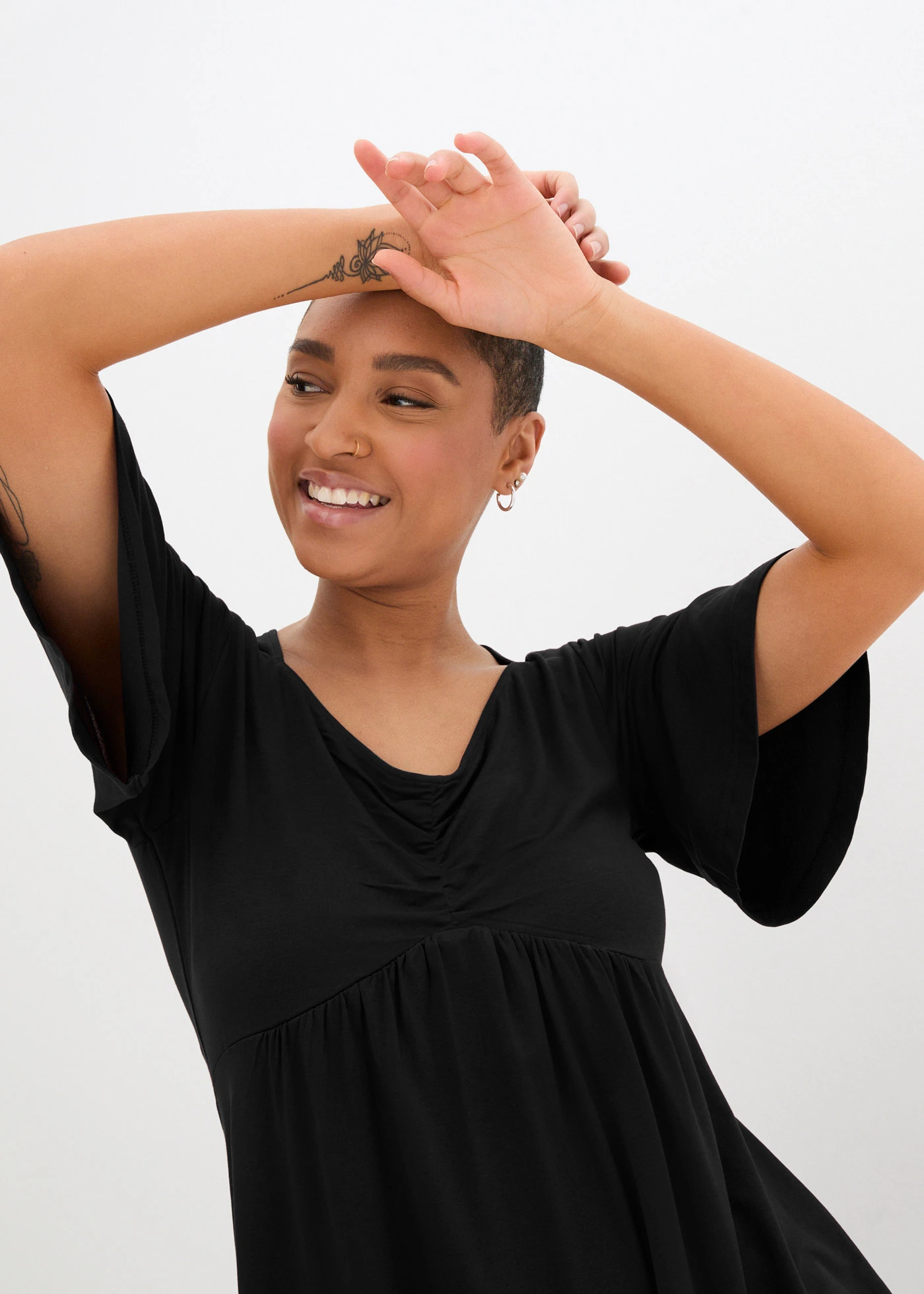 T-shirt in een viscosemix • zwart • bonprix online shop