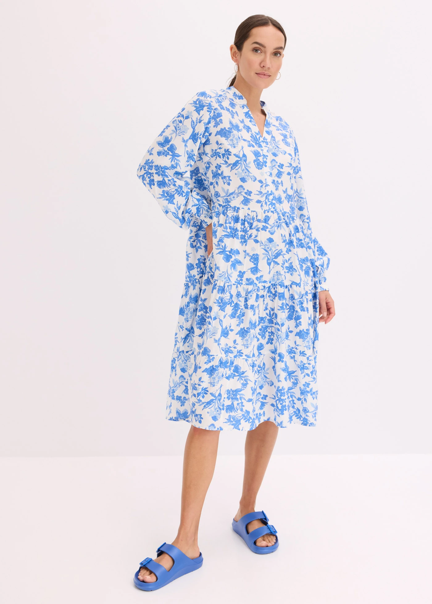 Robe-tunique en viscose fluide • bleu glacier/bleu clair/écru floral • Boutique bonprix