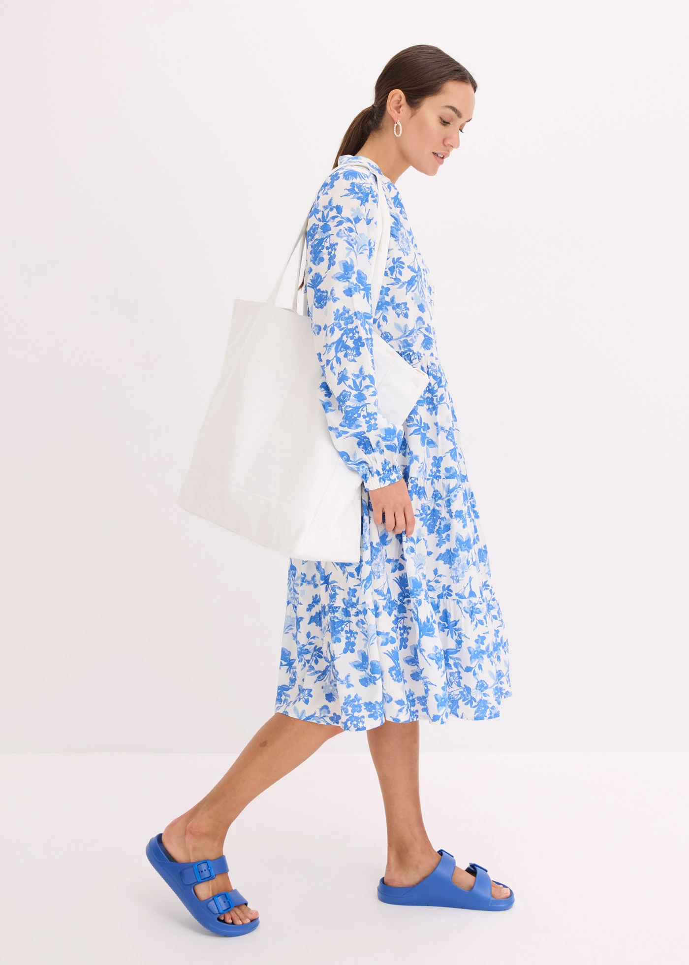 Robe-tunique en viscose fluide • bleu glacier/bleu clair/écru floral • Boutique bonprix