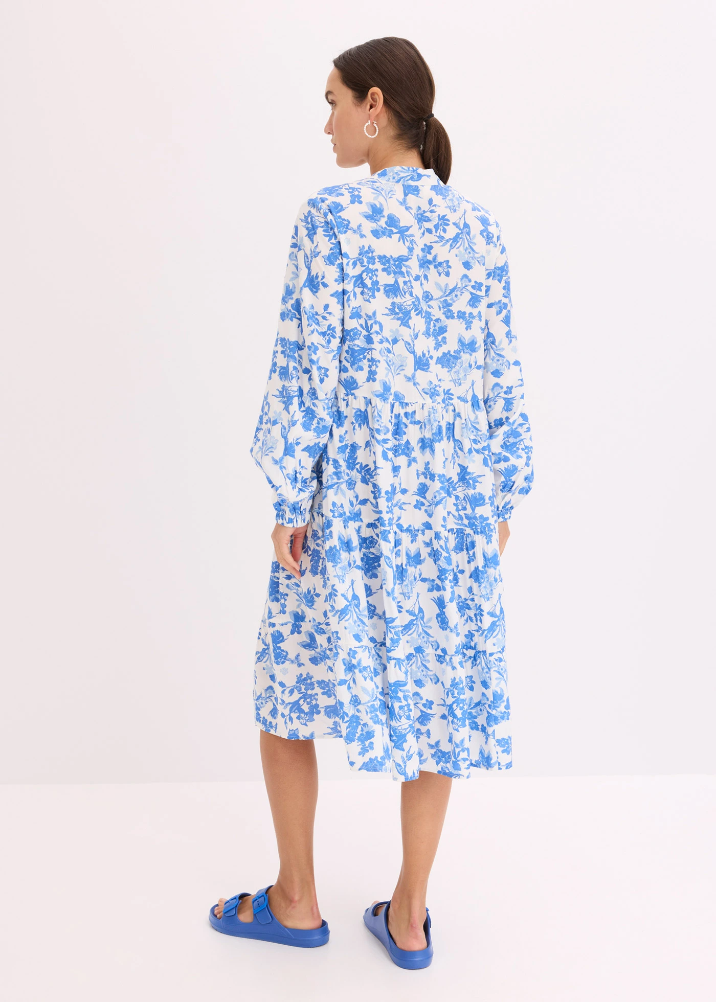Robe-tunique en viscose fluide • bleu glacier/bleu clair/écru floral • Boutique bonprix