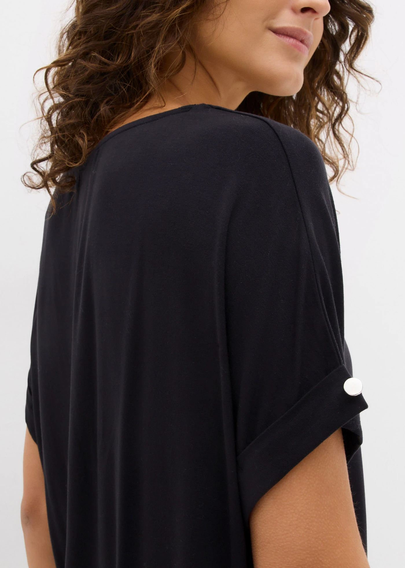 Shirt z lejącego materiału z wiskozą • czarny • sklep bonprix