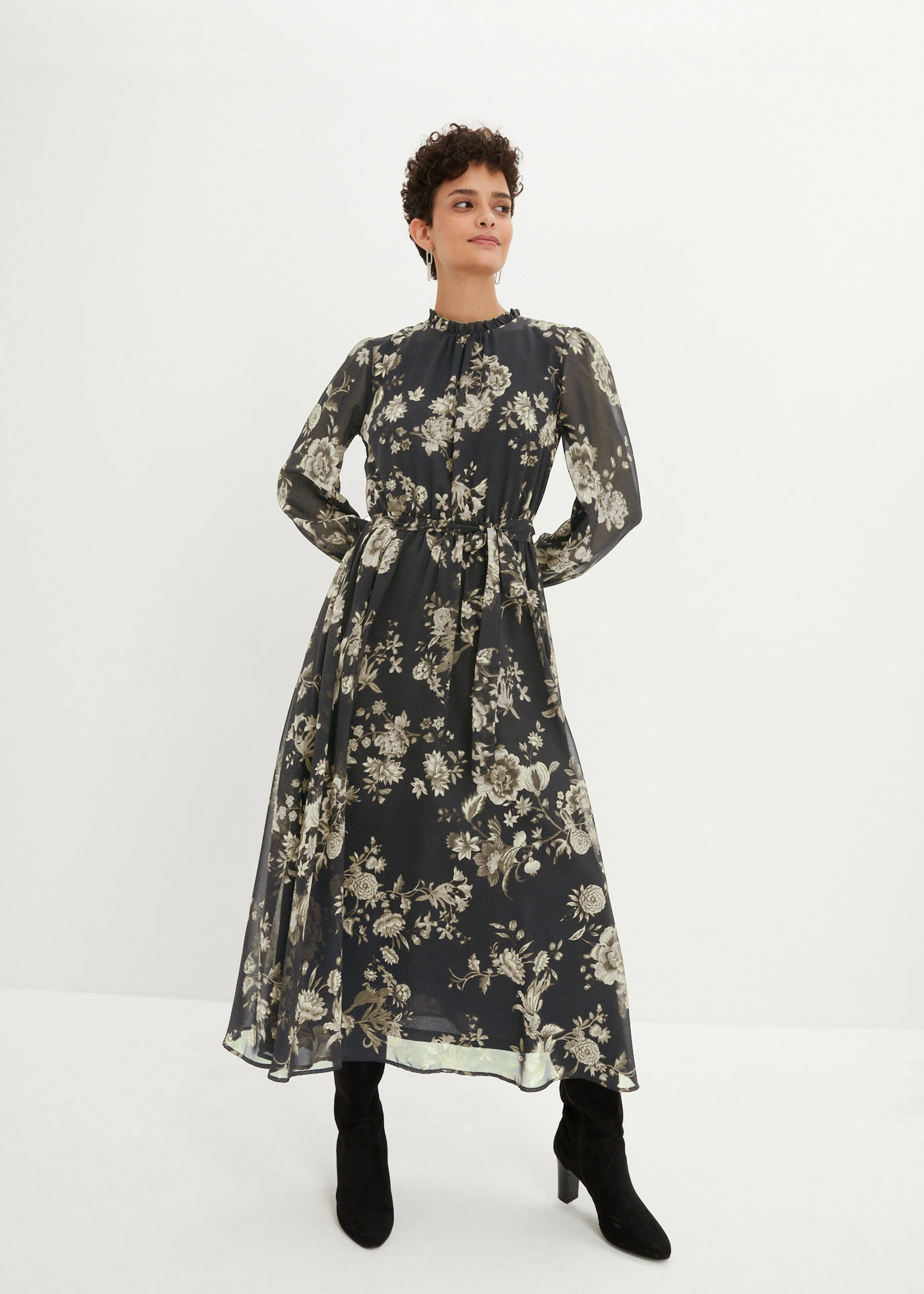 Robe en mousseline • noir/roseau mat floral • Boutique bonprix