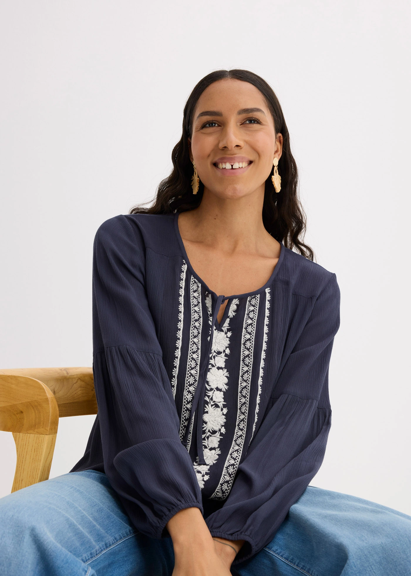 Blouse met borduursel • nachtblauw-beige • bonprix online shop