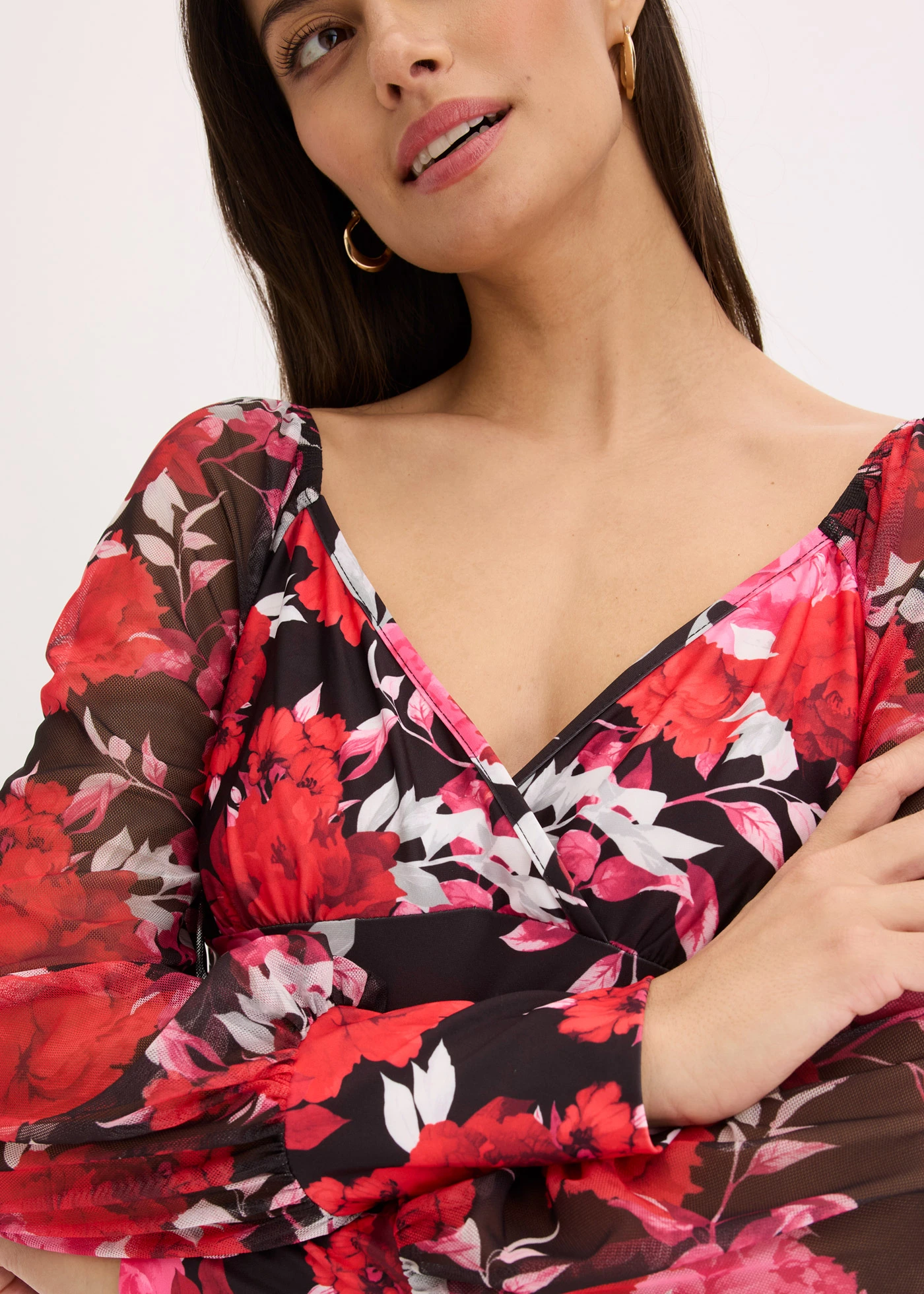 Halenkový top, zkrácený • černá s květy • bonprix obchod