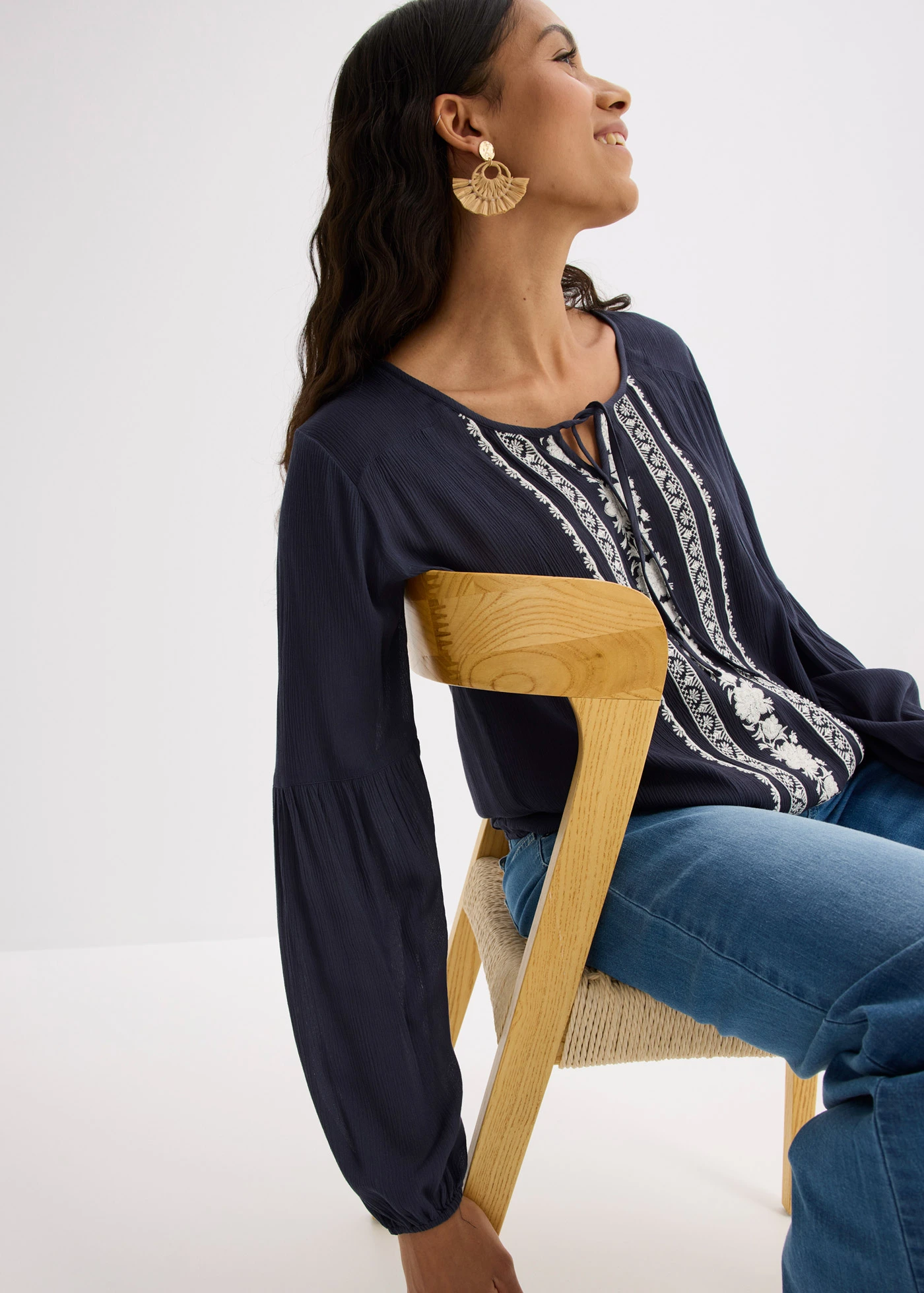 Blouse met borduursel • nachtblauw-beige • bonprix online shop