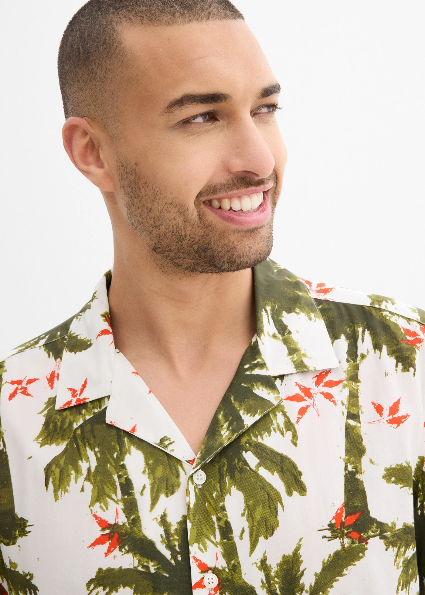 Chemise manches courtes en viscose, loose • blanc cassé/orange/olive/olive doré/olive foncé • Boutique bonprix