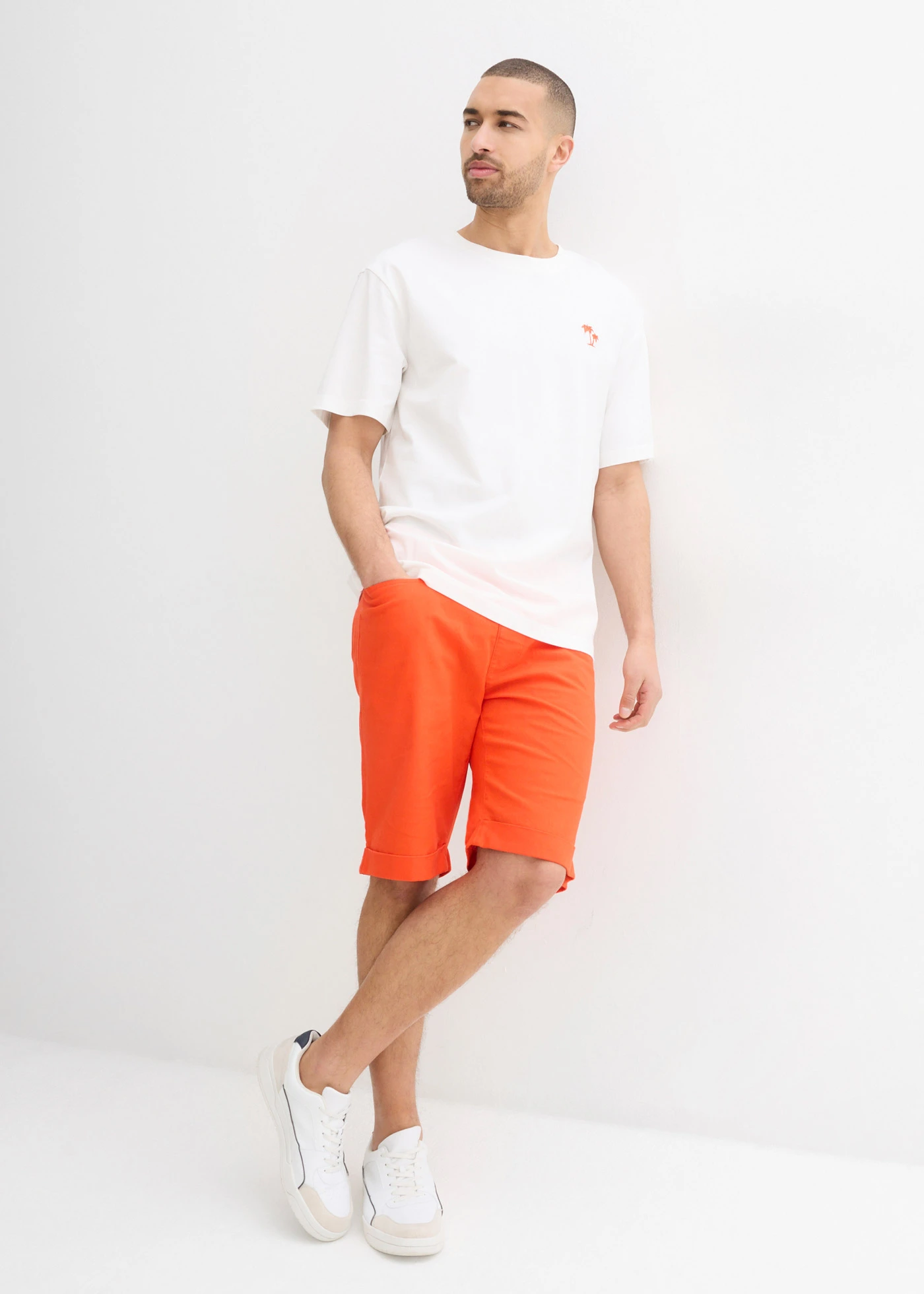 T-shirt avec imprimé dos, loose • écru imprimé • Boutique bonprix