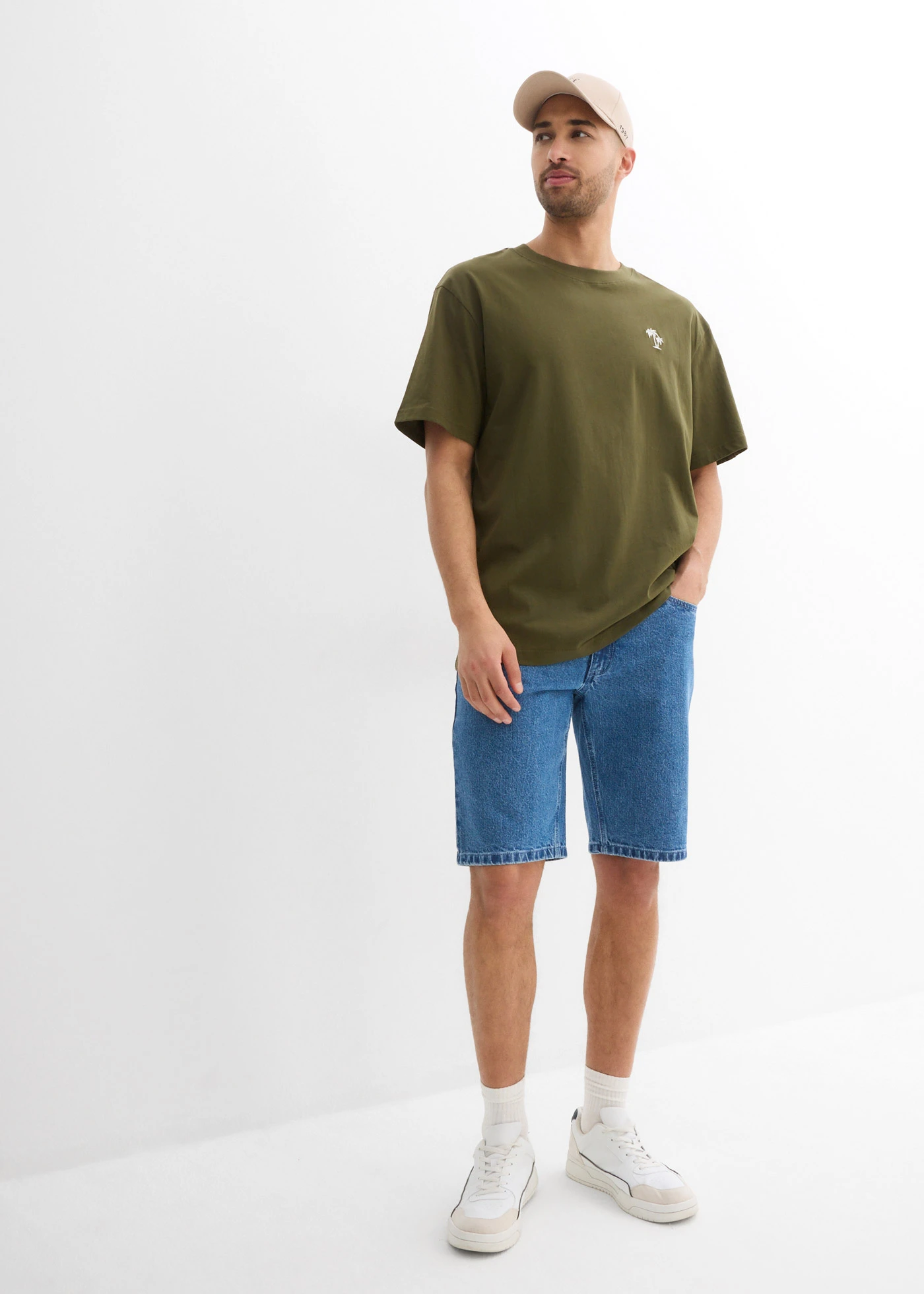 Tričko s potiskem na zádech, Loose Fit • tmavě olivová s potiskem • bonprix obchod