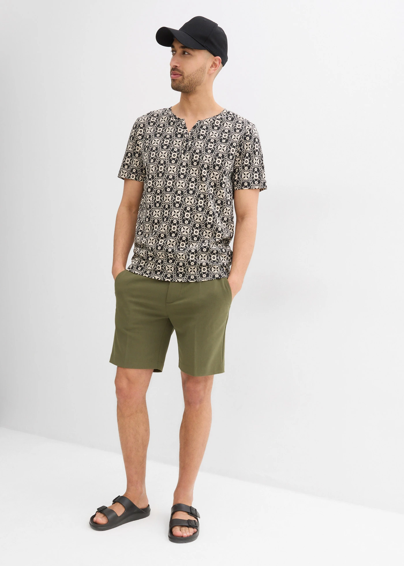 Henley triko z čisté bavlny • šedobéžovo-černá s grafickým potiskem • bonprix obchod