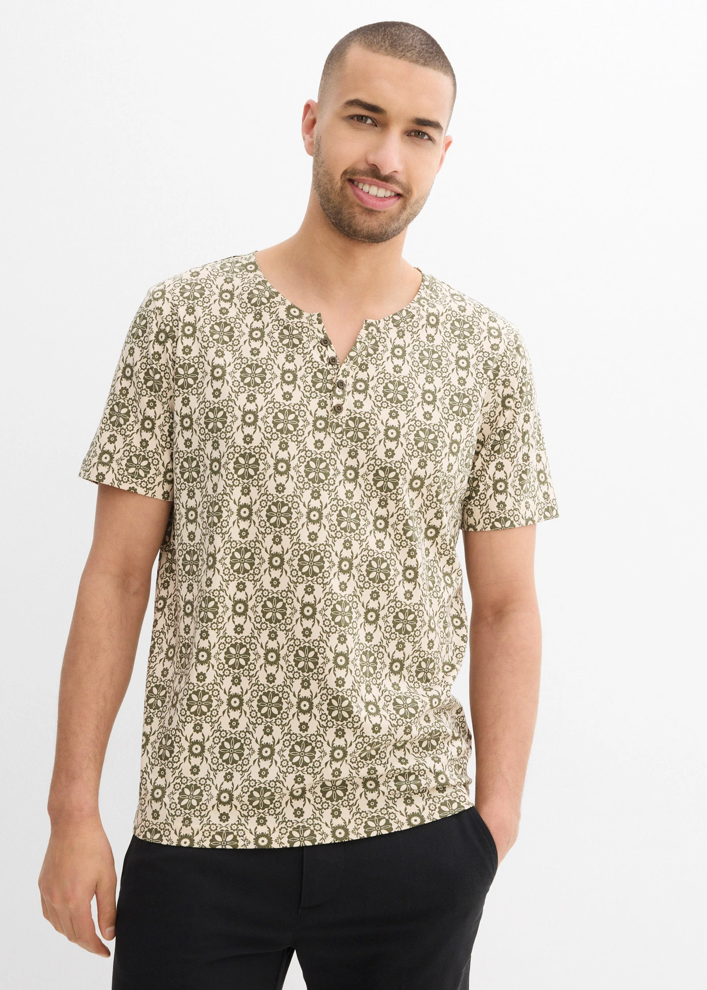 T-shirt col tunisien 100% coton • beige galet/olive foncé imprimé graphique • Boutique bonprix