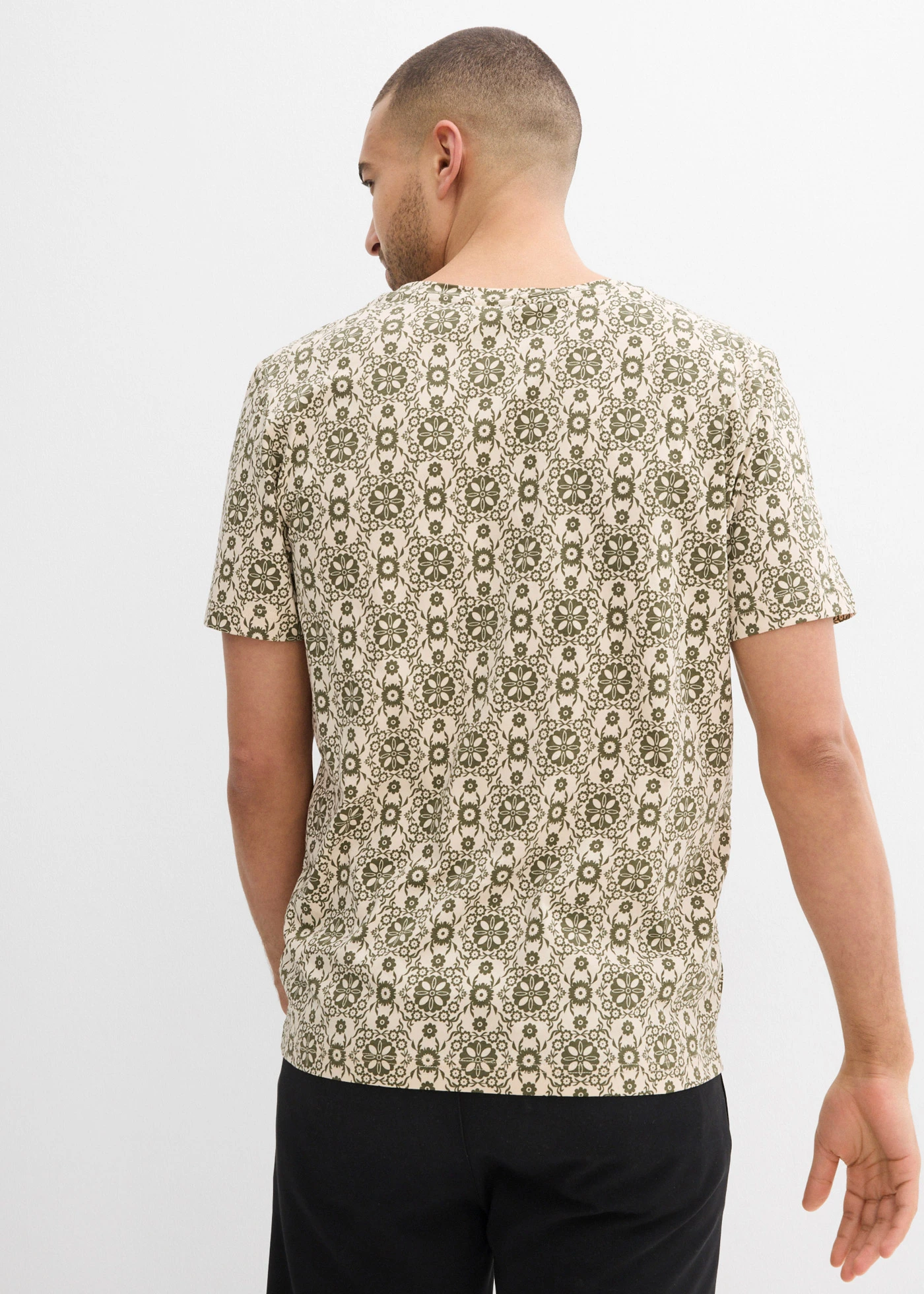 T-shirt col tunisien 100% coton • beige galet/olive foncé imprimé graphique • Boutique bonprix
