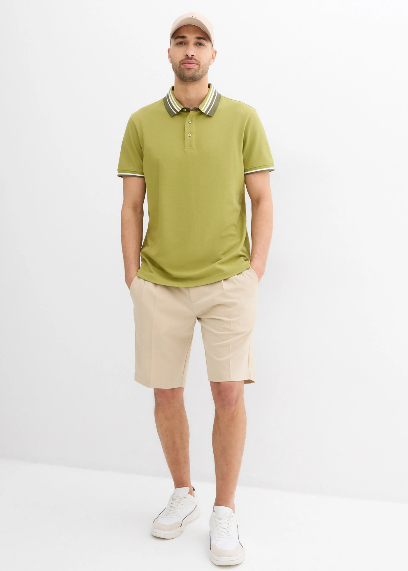 Polo en maille piquée 100% coton • olive doré-olive foncé-écru • Boutique bonprix