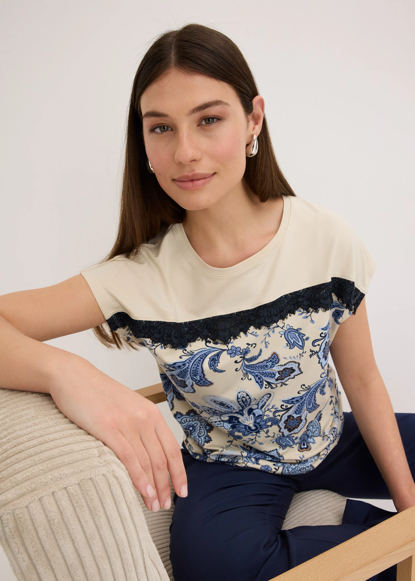 Oversize triko s krajkovou légou • přírodní-matně modrá • bonprix obchod