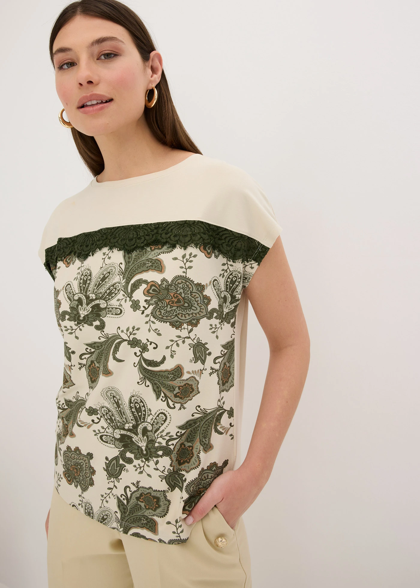 Oversized shirt met een band van kant • ecru-olijfgroen paisley • bonprix online shop