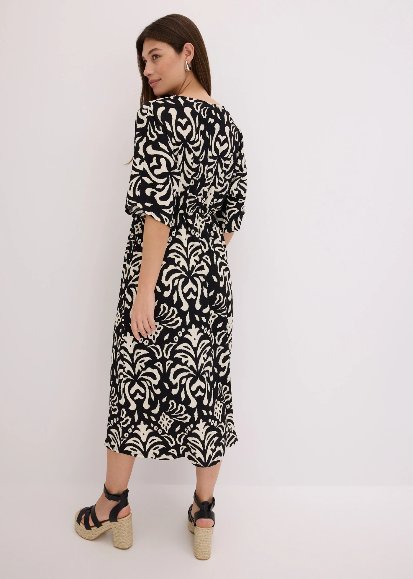 Rochie din jerse • negru-alb cu imprimeu • magazin bonprix