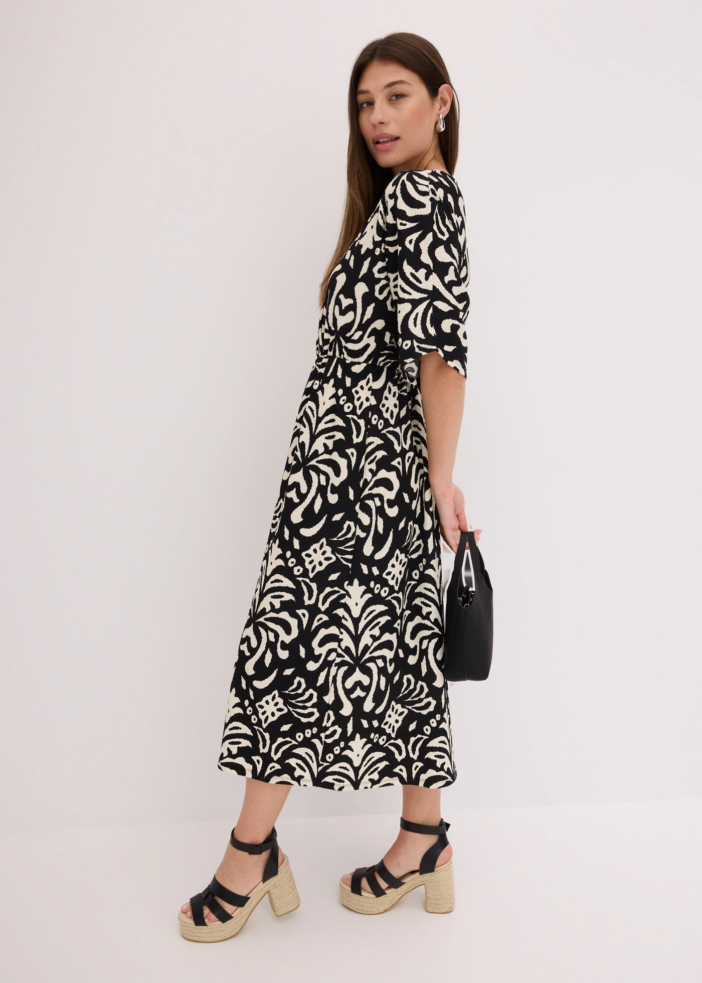 Rochie din jerse • negru-alb cu imprimeu • magazin bonprix