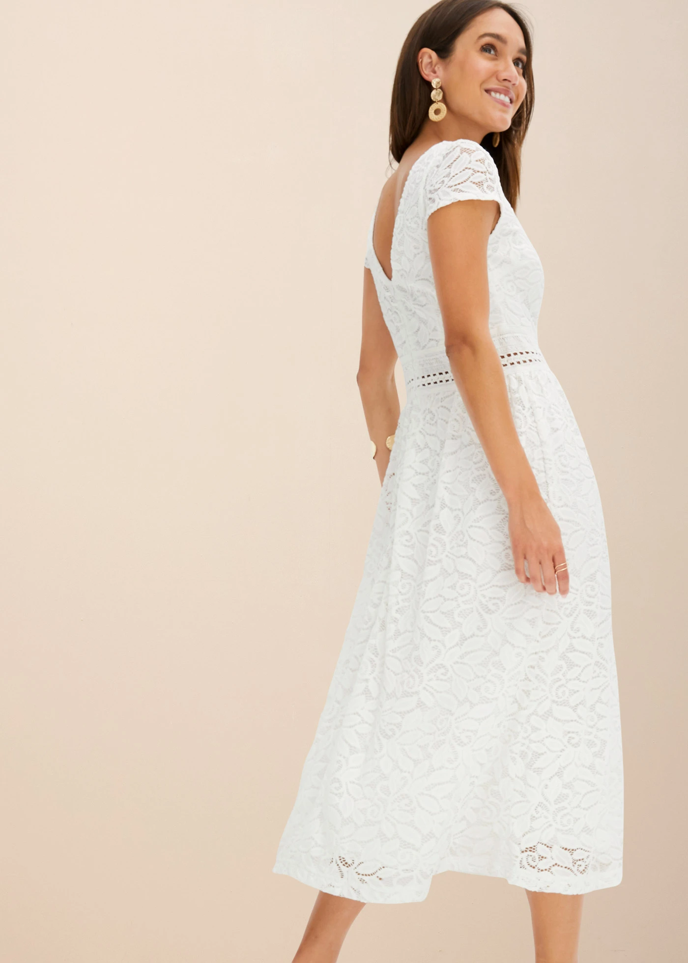 Robe en jersey • blanc cassé • Boutique bonprix