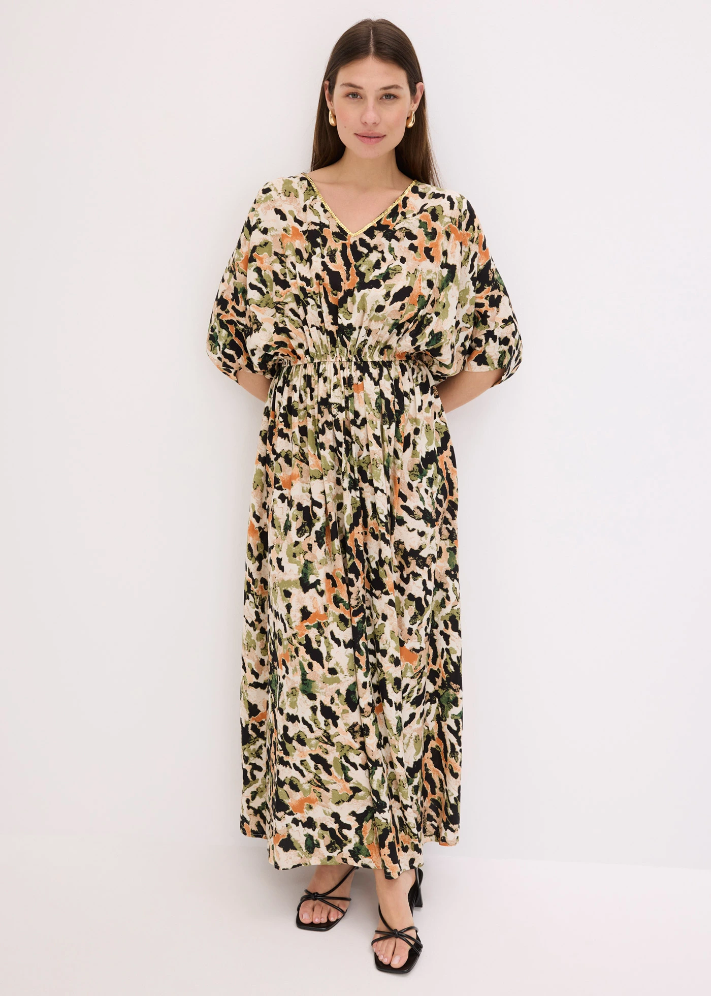 Maxi šaty ze splývavé viskózy s flitry • pískovo-černo-khaki s leopardím potiskem • bonprix obchod