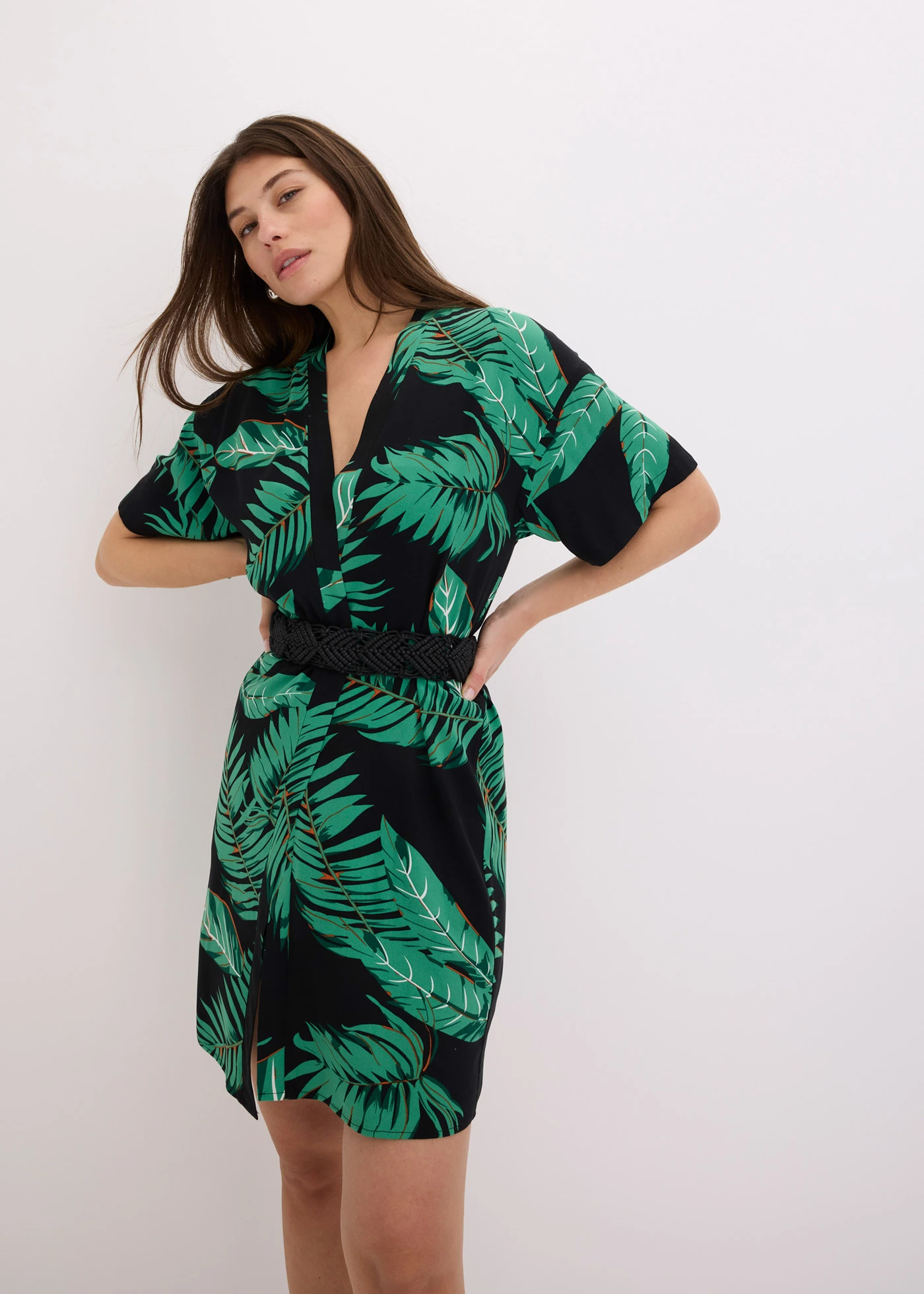 Kimonová halenka ze splývavé viskózy • černá s květy • bonprix obchod