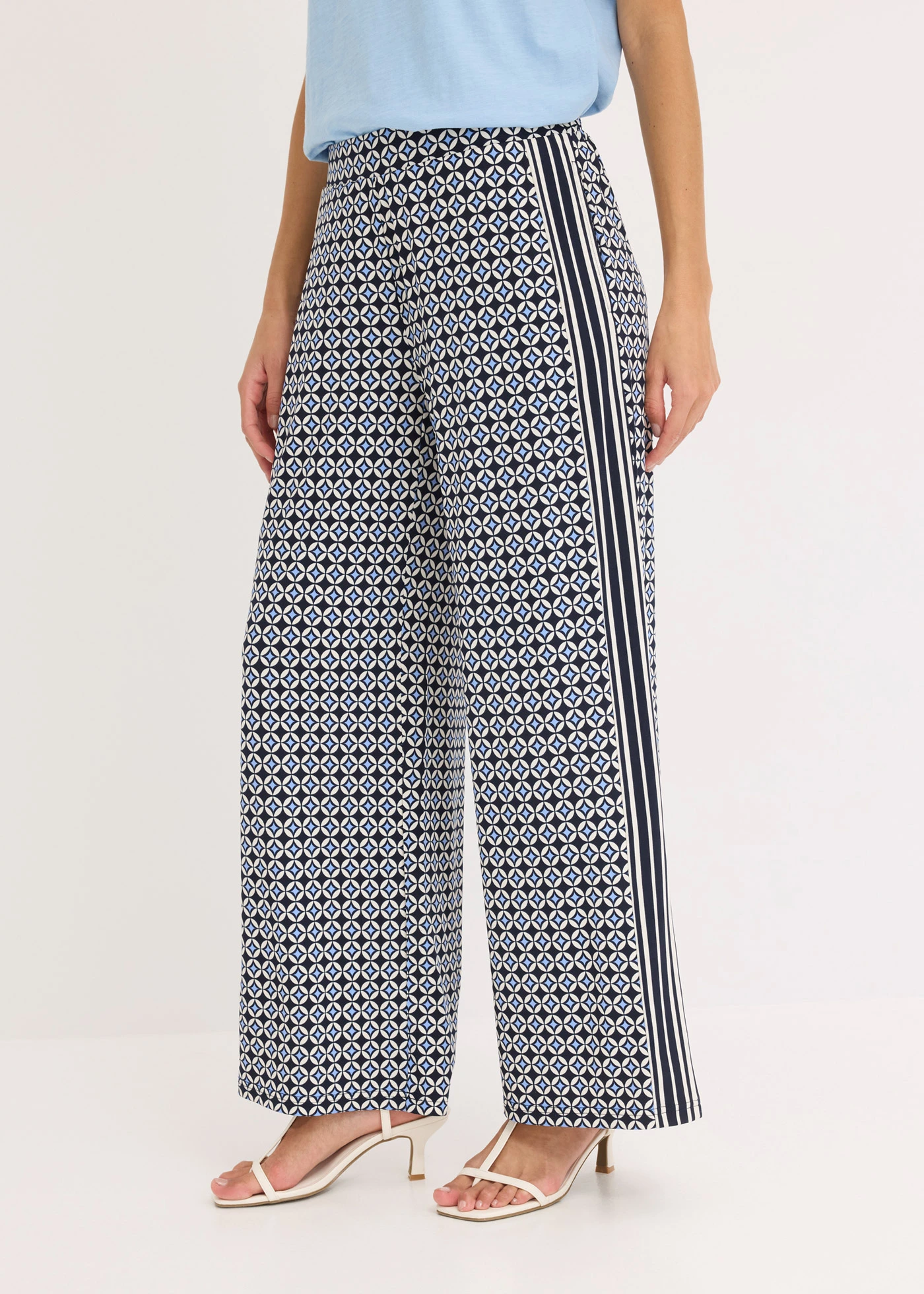 Pantaloni din jerse cu design minimalist • bleumarin/bej natur/albastru mediu cu imprimeu grafic • magazin bonprix